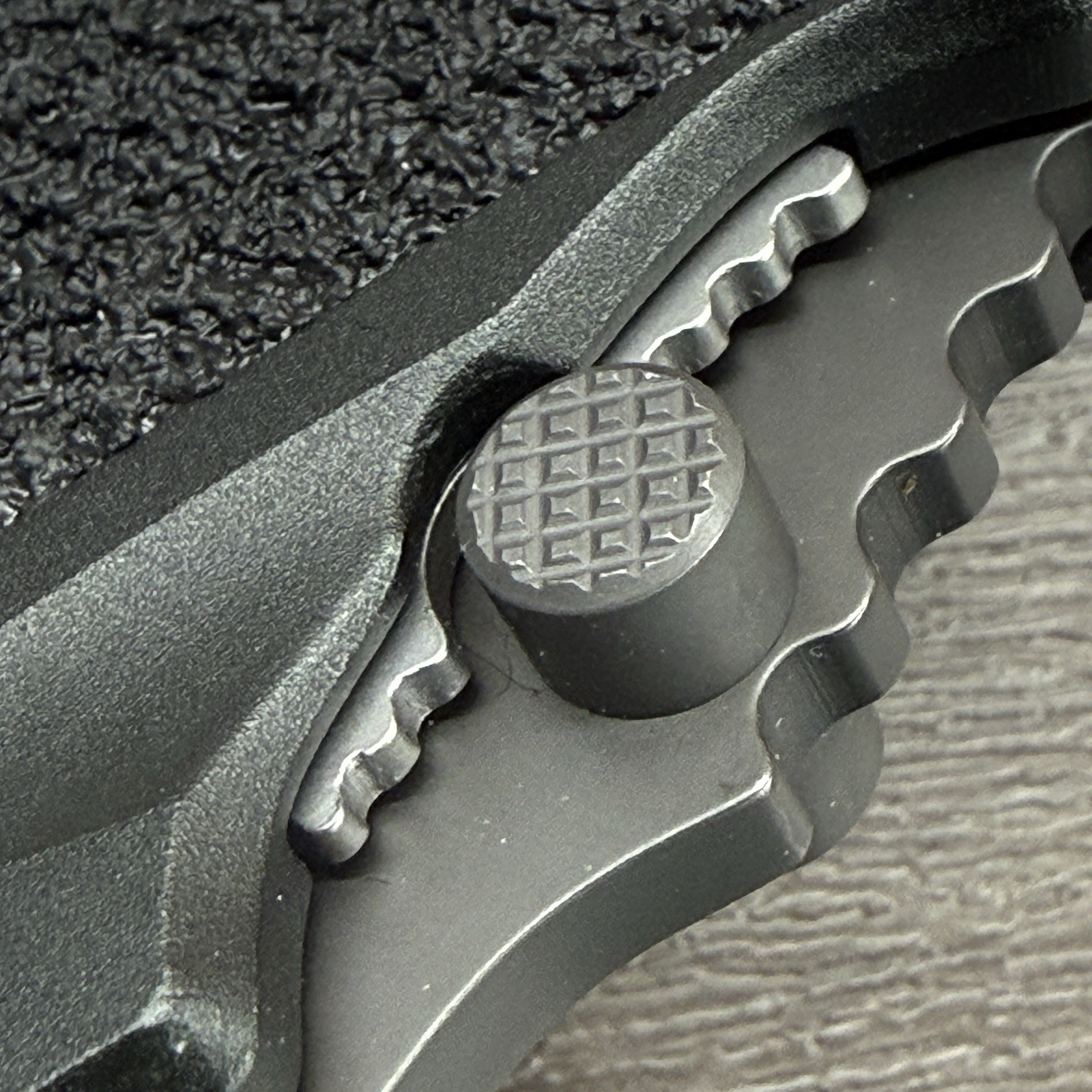 Gerber Icon Large Folding Knife Textured Aluminum Handle, Classic liner lock