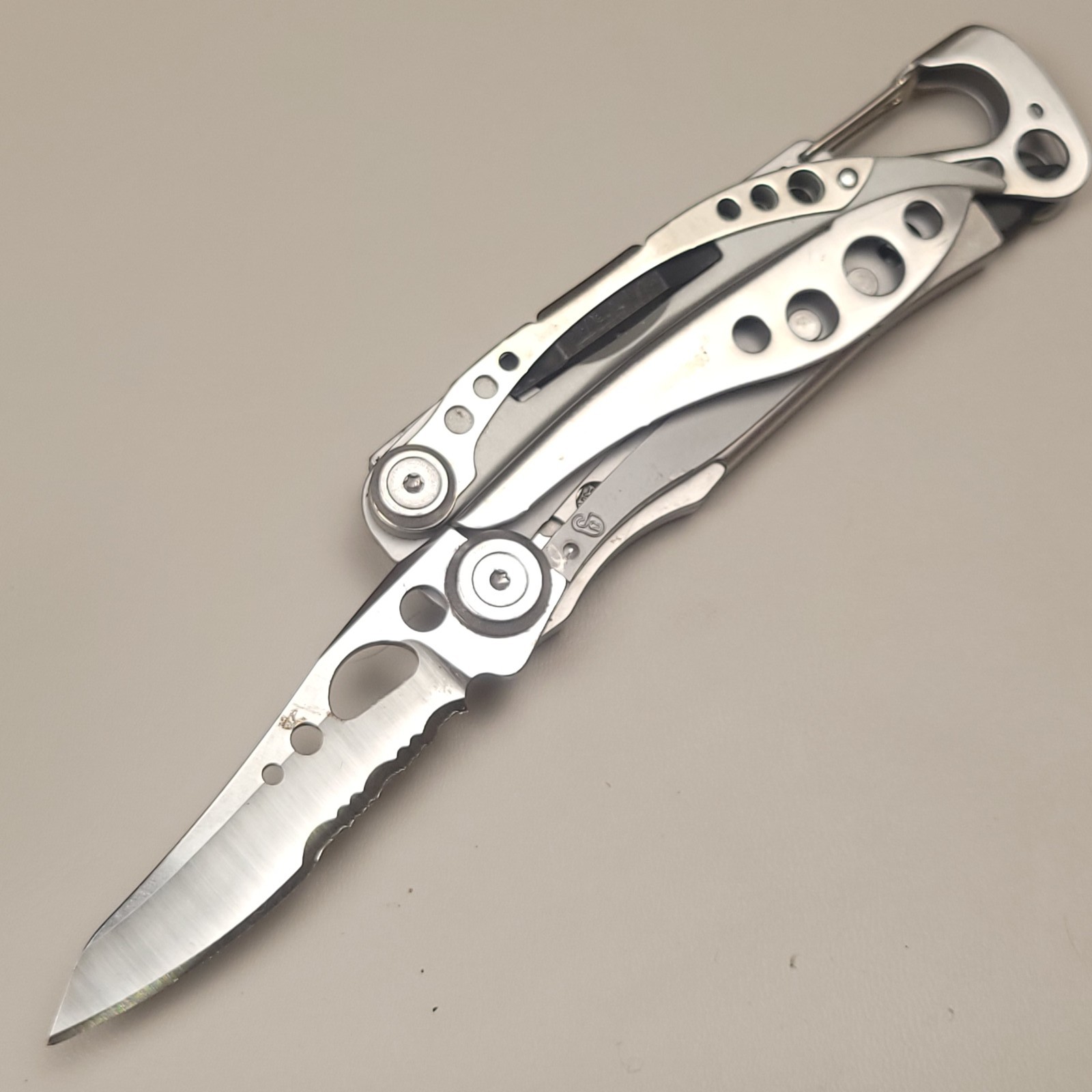 Leatherman Skeletool Multi Tool Knife SS Frame-Lock