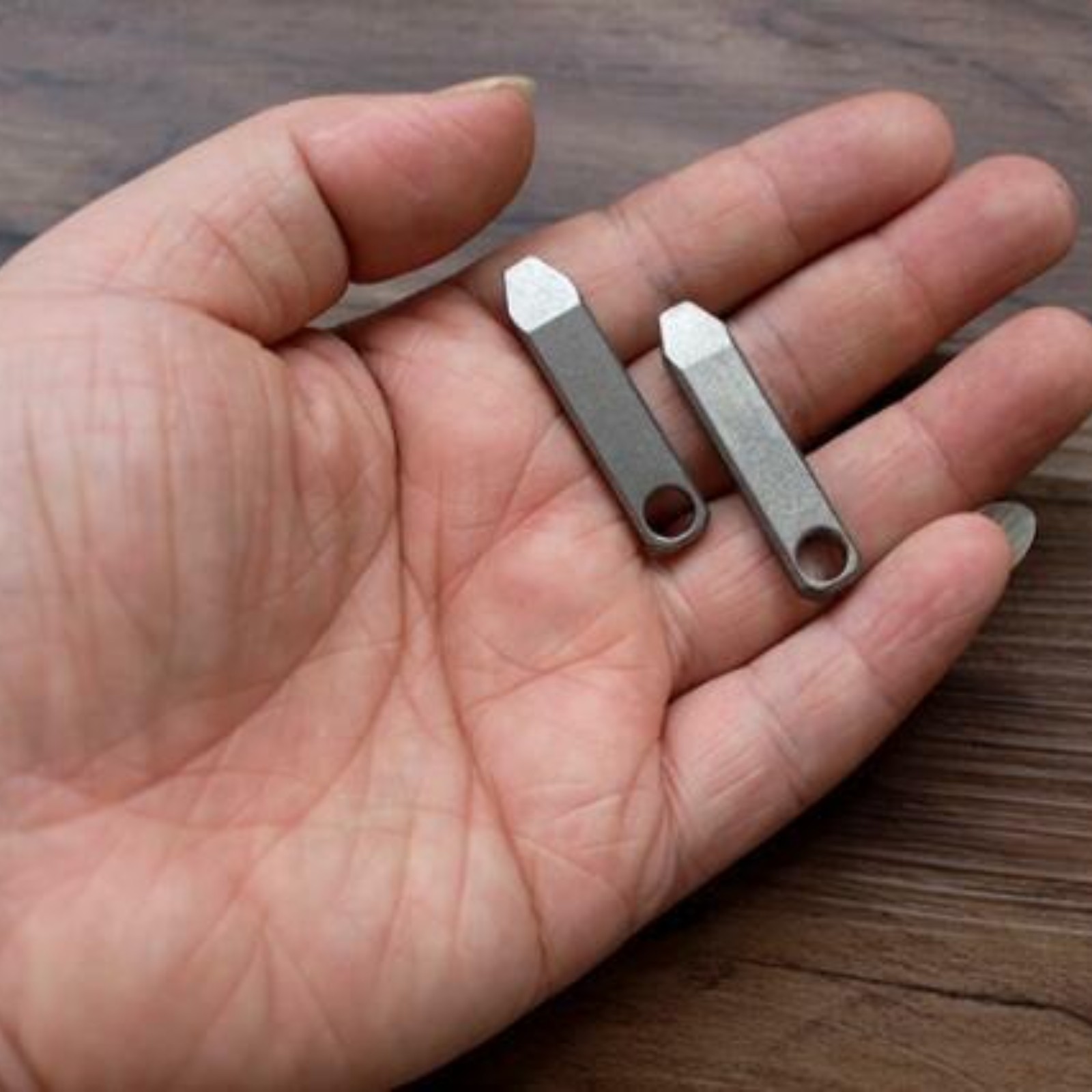 Titanium Pry Bar Pendant Crowbar Bottle Opener Keychain Outdoor EDC Multi Too
