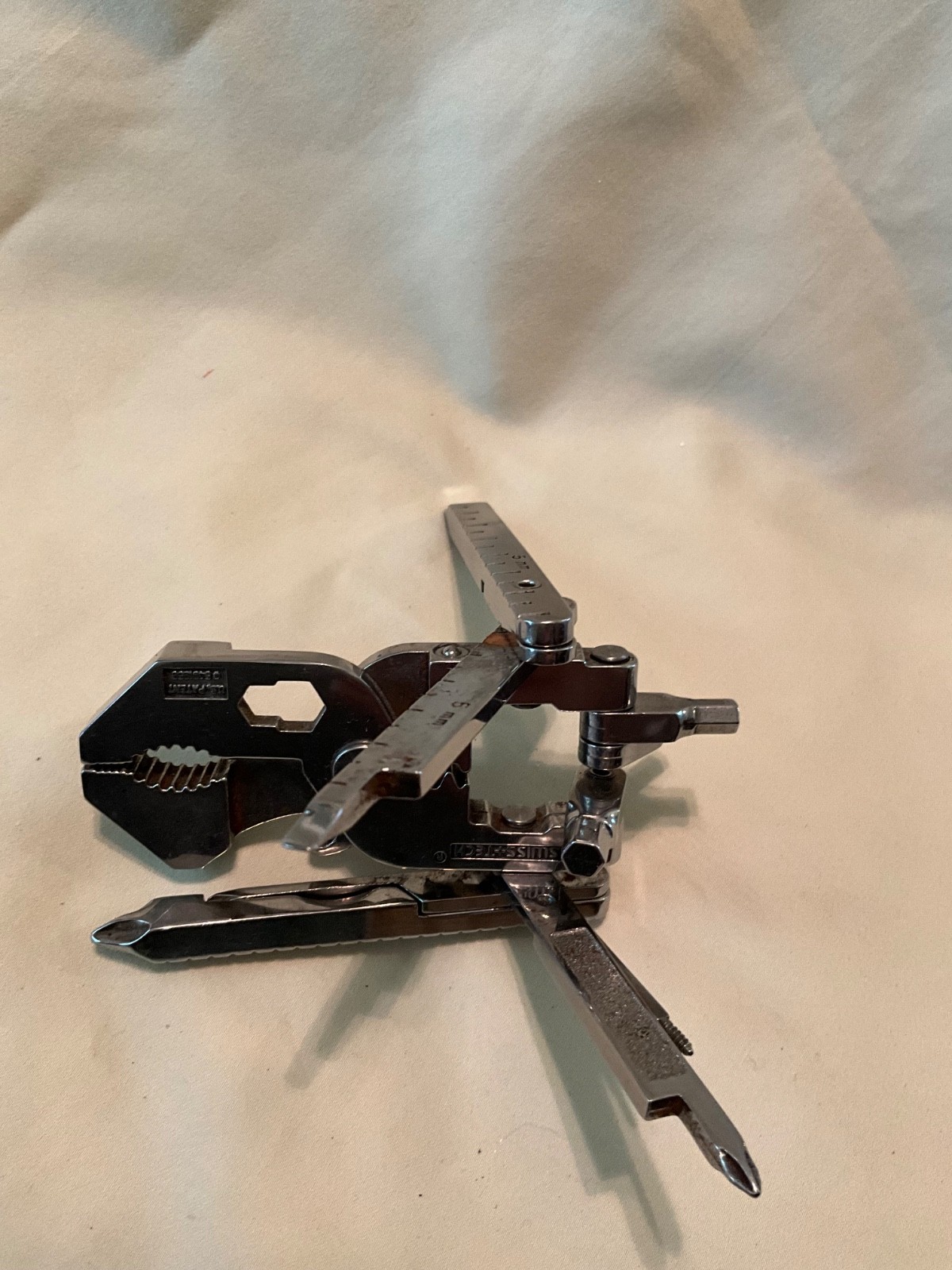 Swiss+Tech Micro Multi Tool – pliers, screwdrivers, more! Patent 5491856 EUC