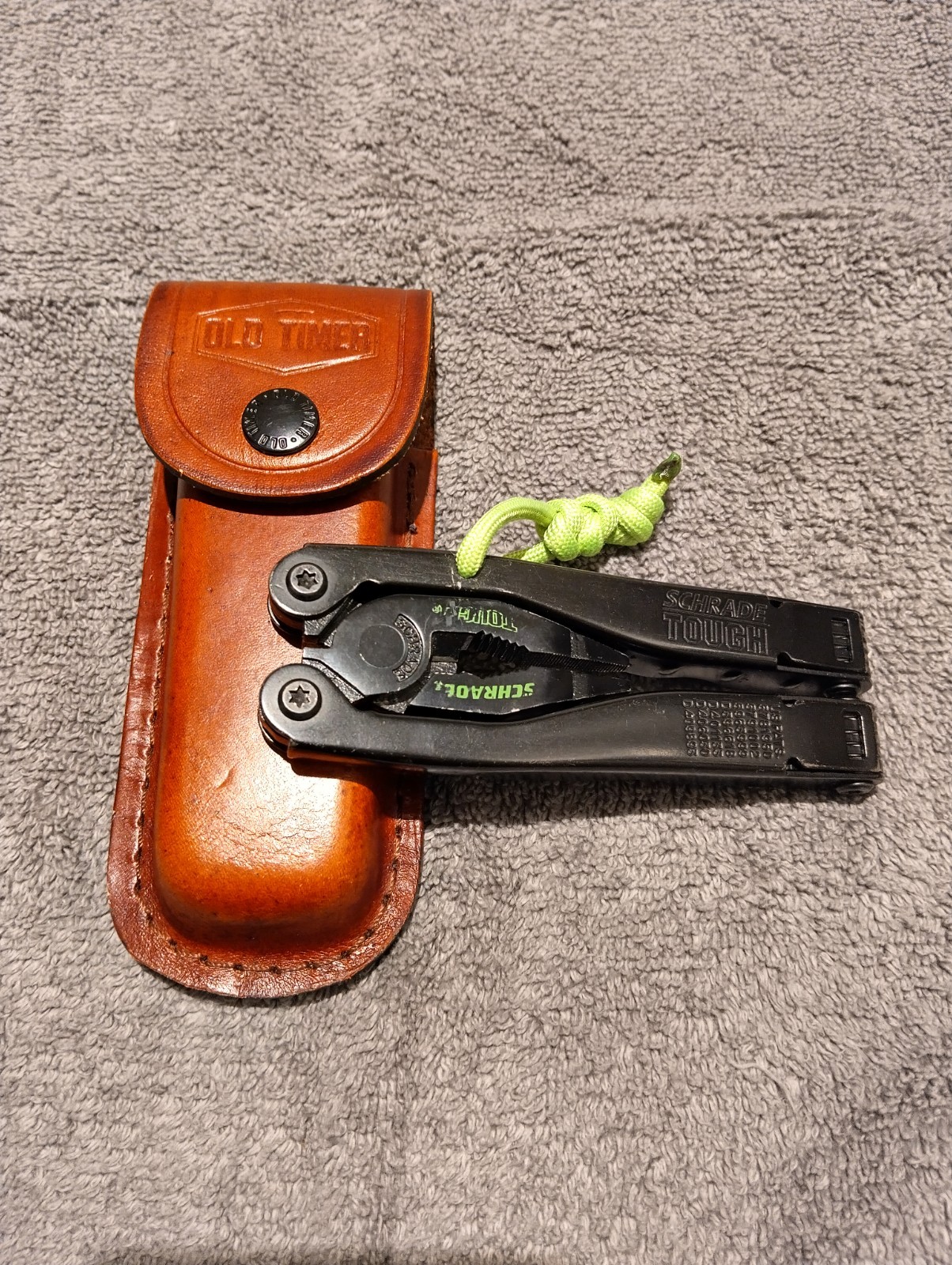 SCHRADE TOUGH TOOL Multitool/Black Finish with Leather Sheath