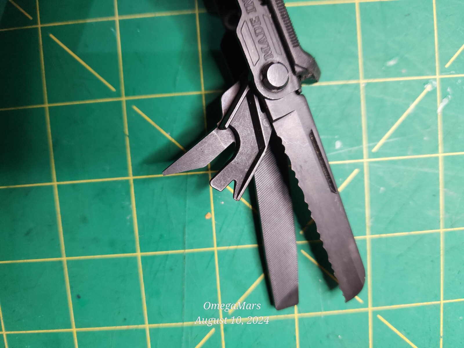 Gerber Center Drive #O4 W/ Sheathe looks and feels brand new