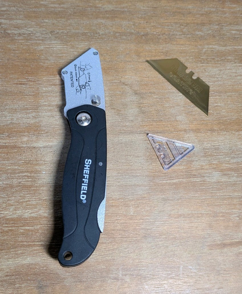 Sheffield Mulitool And Utility Knife In Black And Red Belt Case