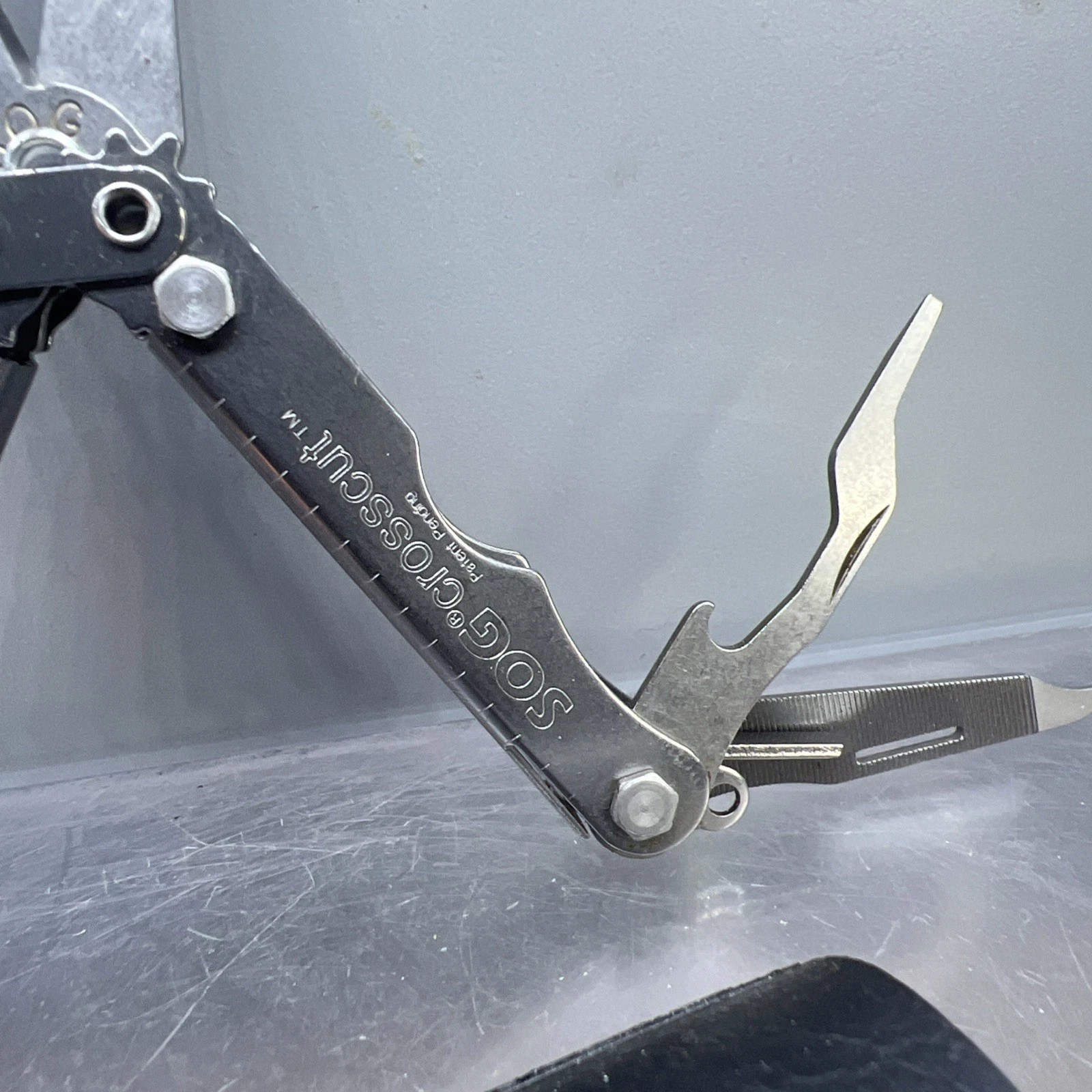 SOG Crosscut Multitool Knife! With man made plasti Leather Sheath! Never Used