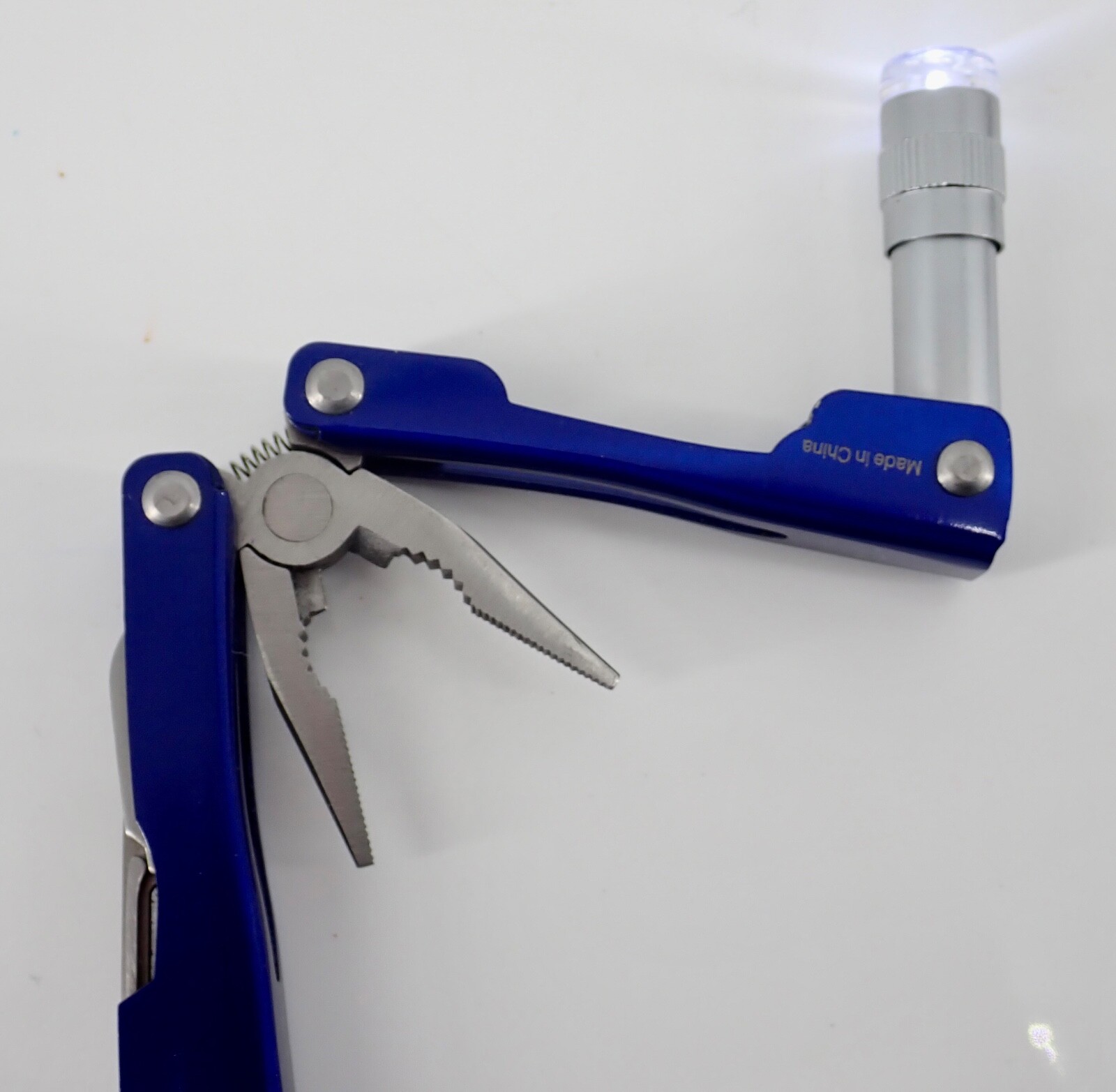 Brookstone Alltrade & Red Asst Set of 3 Pocket Knives Multi Function Tools Light