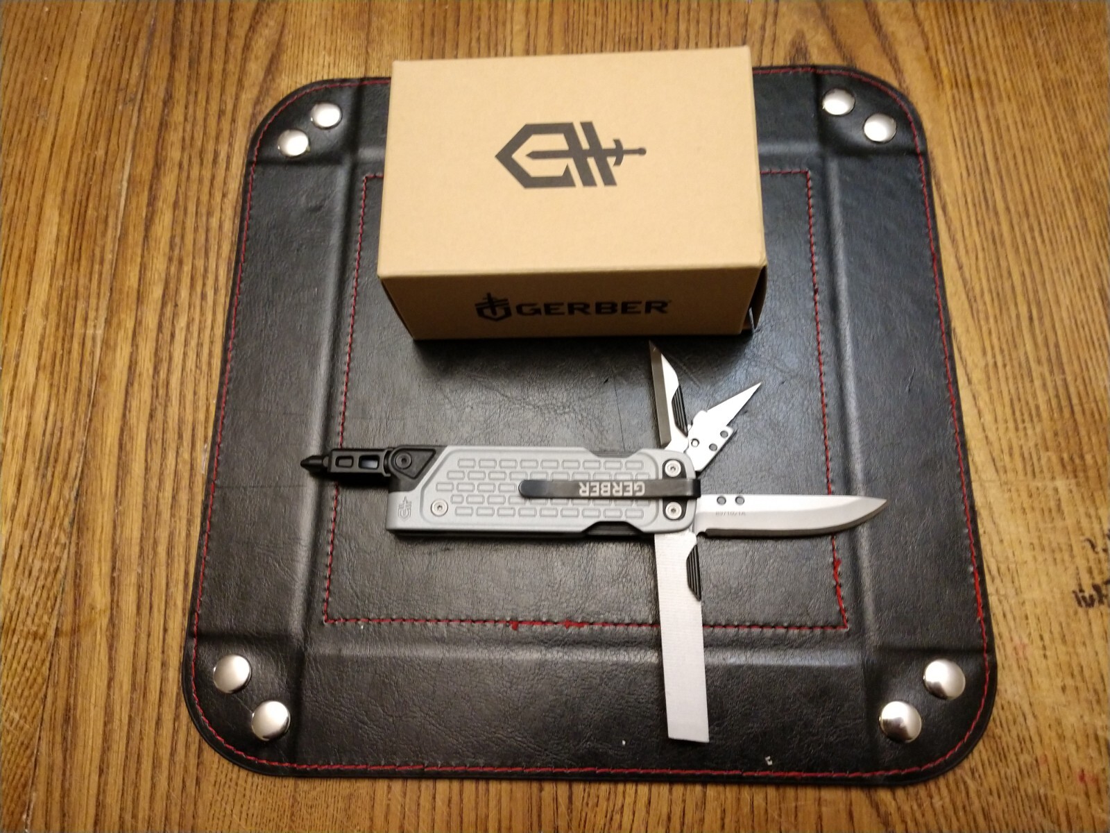 Gerber Lockdown Driver Multitool 8 Tools N 1 3.8″ Closed 4.5 OZ Aluminun Handle