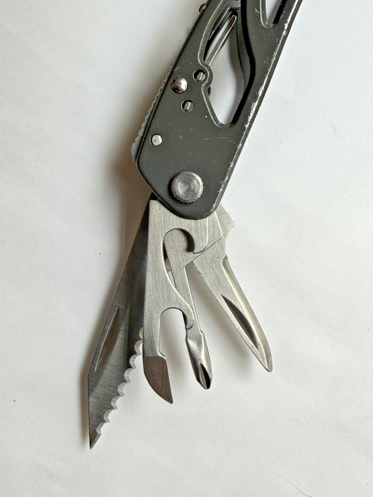 PACIFIC TRAIL Multi-Tool Pocket Knife 14-in-1 Camping Hiking Outdoors Non-Slip