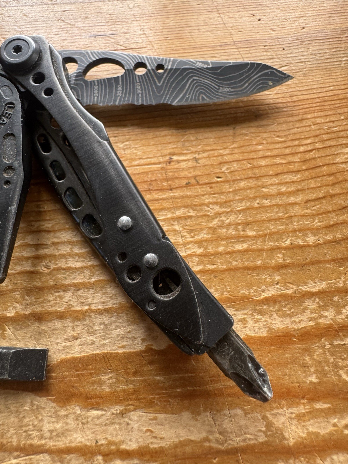 TOPO Leatherman SKELETOOL Multi Tool SERATED Knife-Pliers etc Collector Model