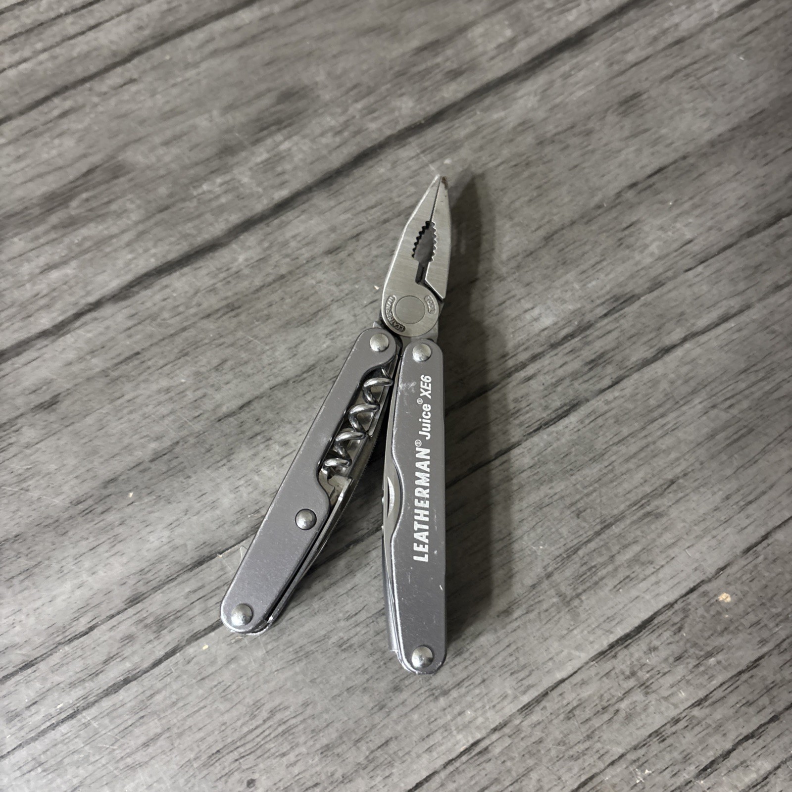 Leatherman Juice Xe6 Multi-Tool 18 Tools Gray