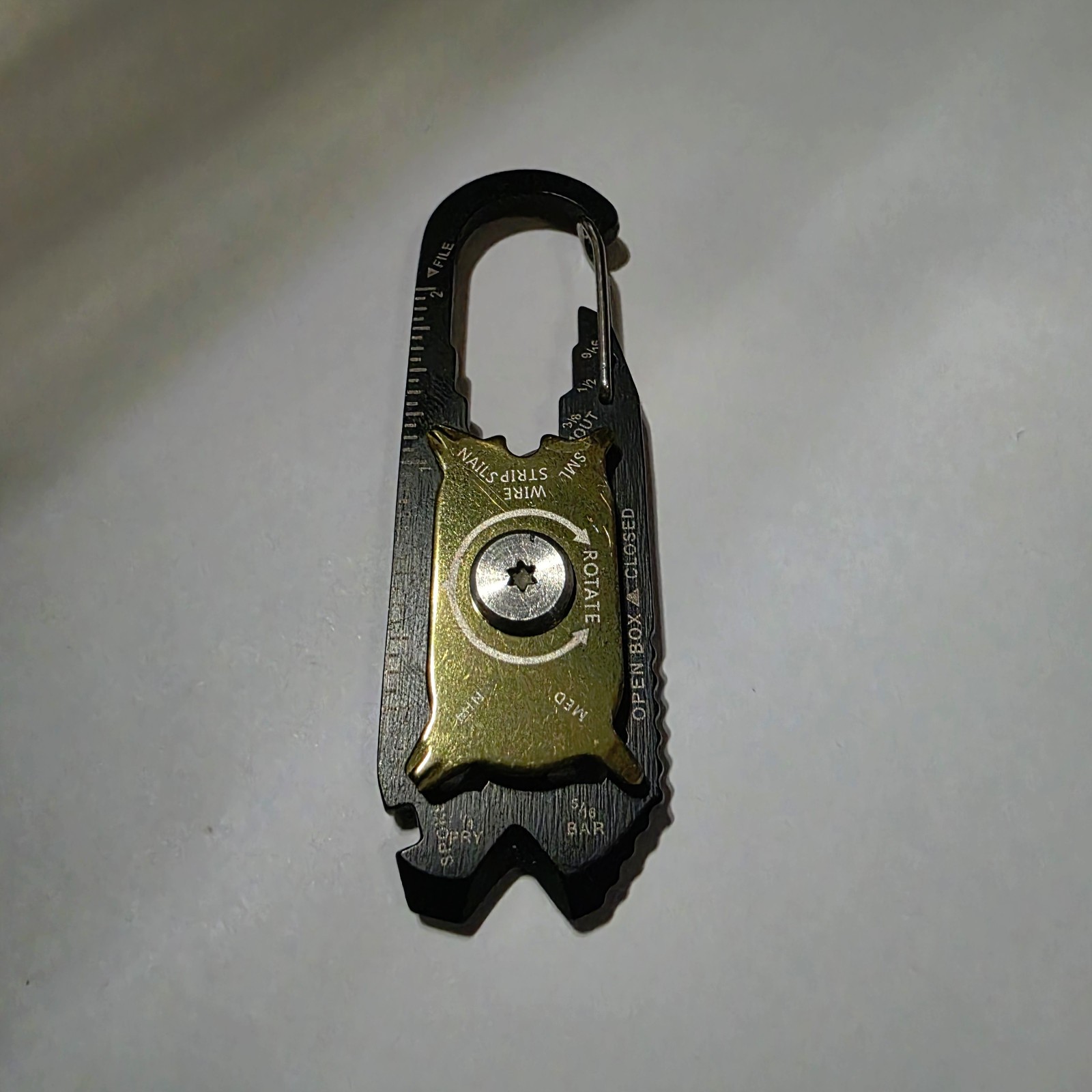 20-IN-1 Carabiner Pocket Multi-Tool Mad Man