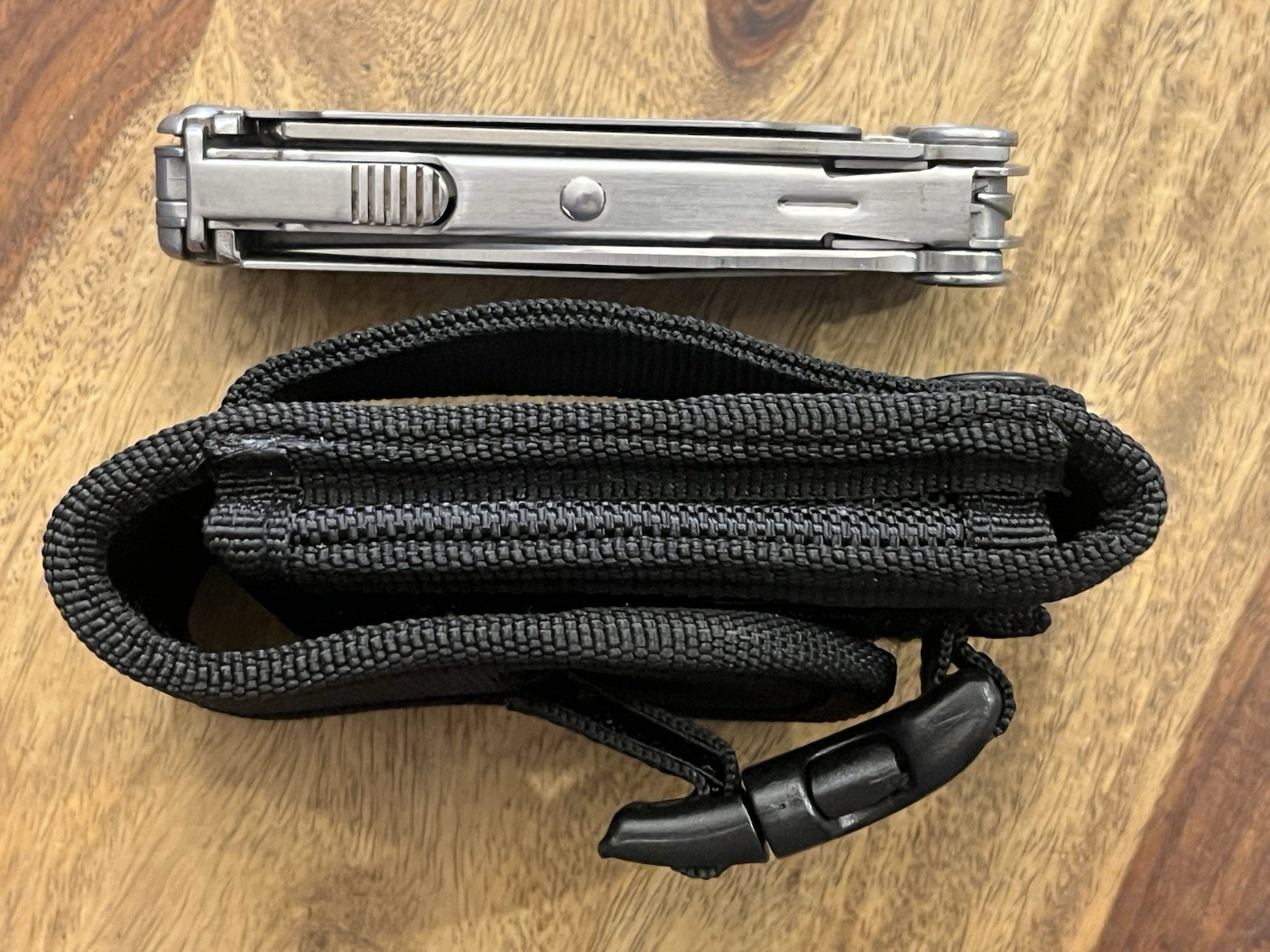 Leatherman Wave Multi-Tool Knife Great Condition!! w/New Molle Sheath ~TASKCo