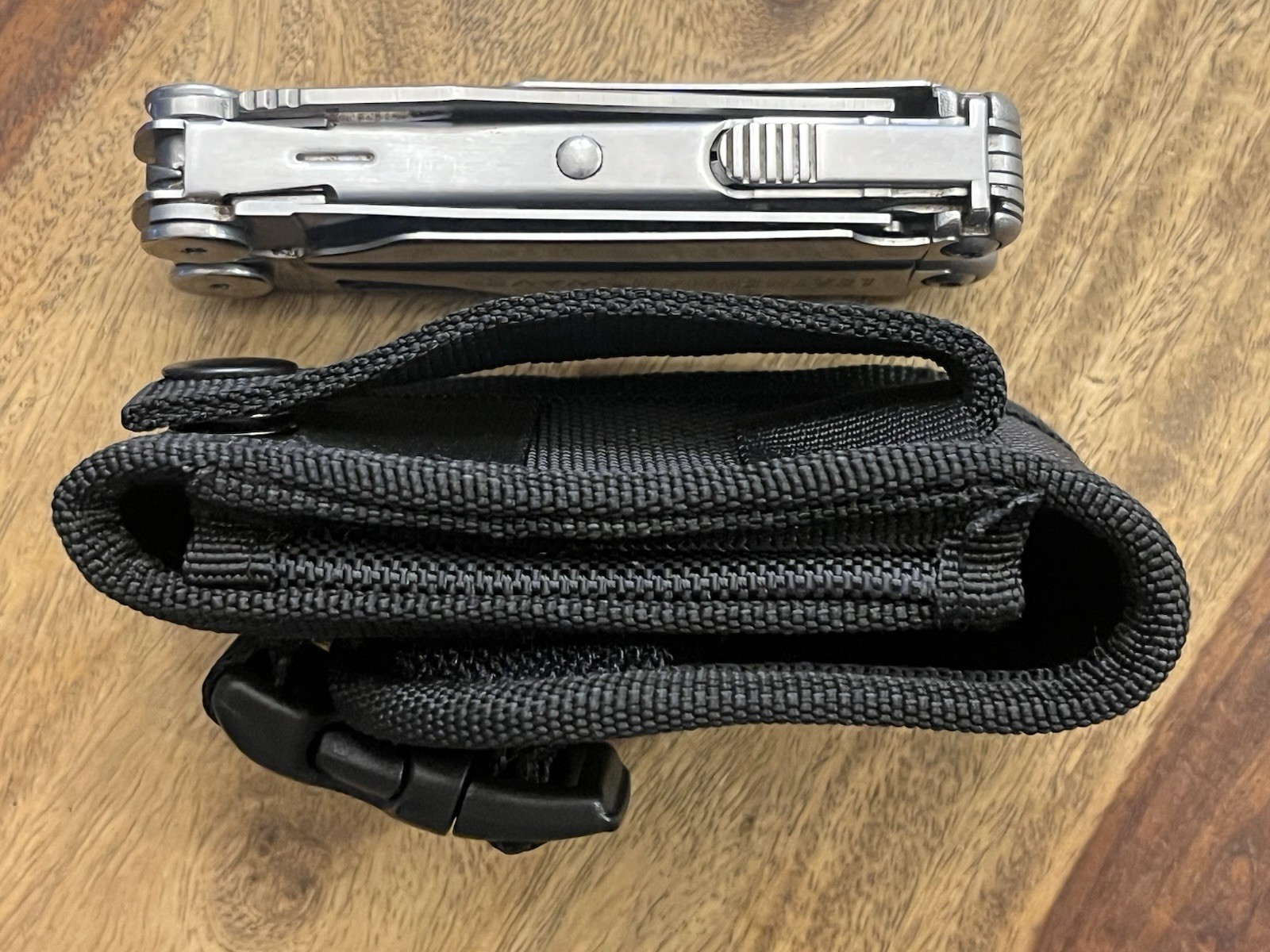 Leatherman Wave Multi-Tool Knife Great Condition!! w/New Molle Sheath ~TASKCo