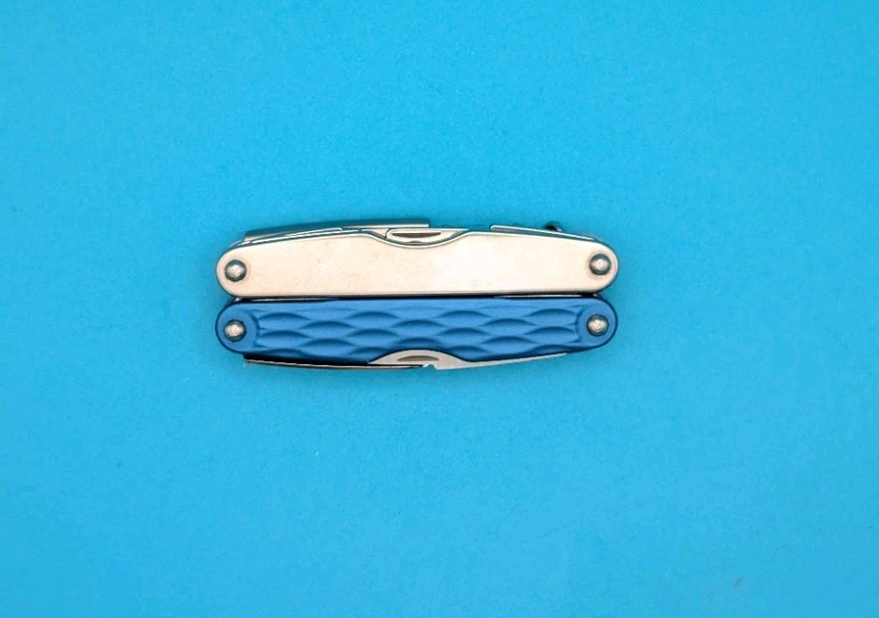 Leatherman Juice CS4 Multi Tool! Retired! COLUMBIA BLUE!