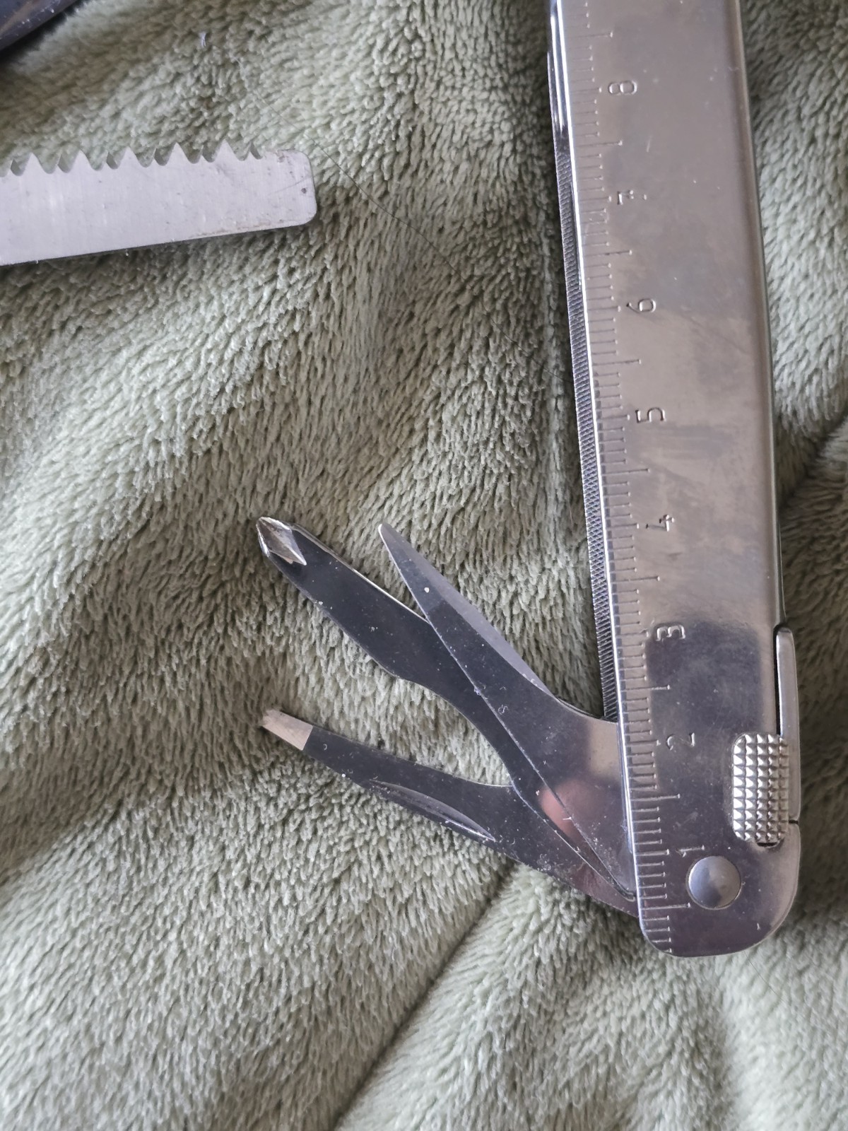 Victorinox (Swiss Army) Swiss Tool Multi Tool – Pliers & Sheath