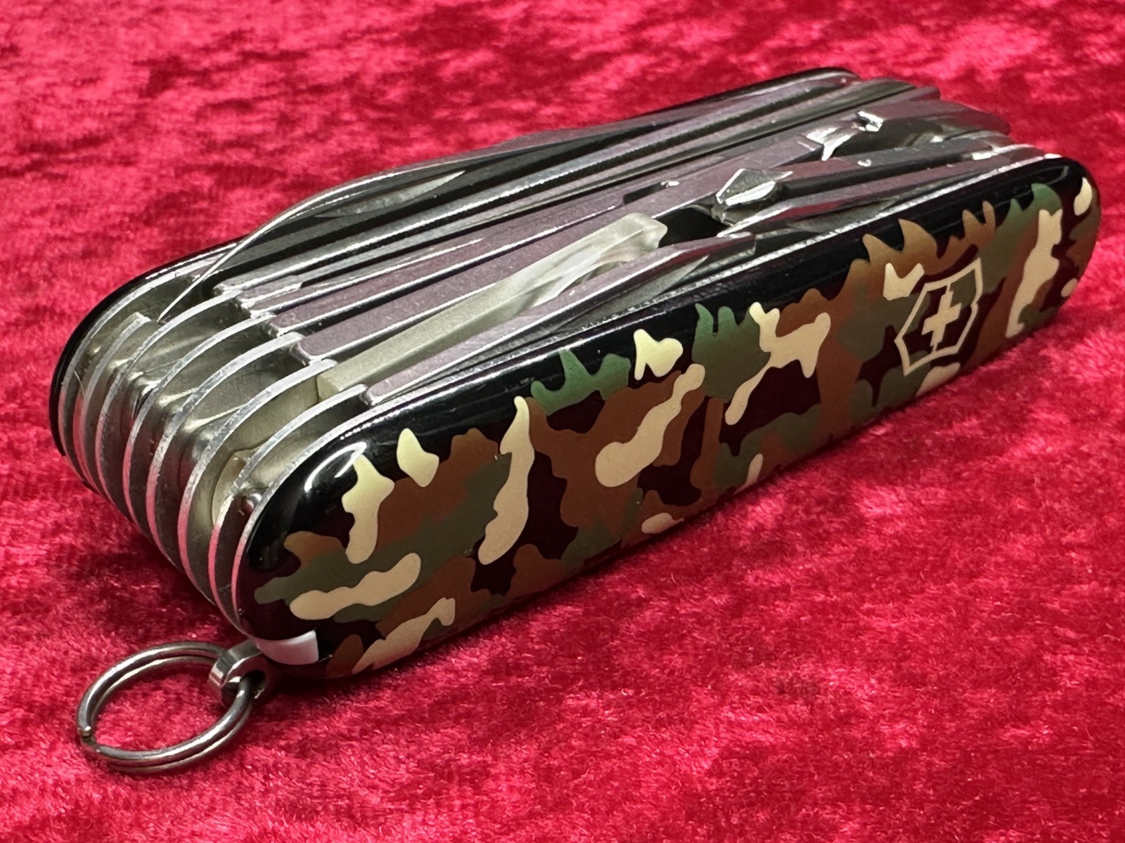 Victorinox SwissChamp Green Camo Swiss Army Knife 91mm 21 Tool 8 Layer (690)