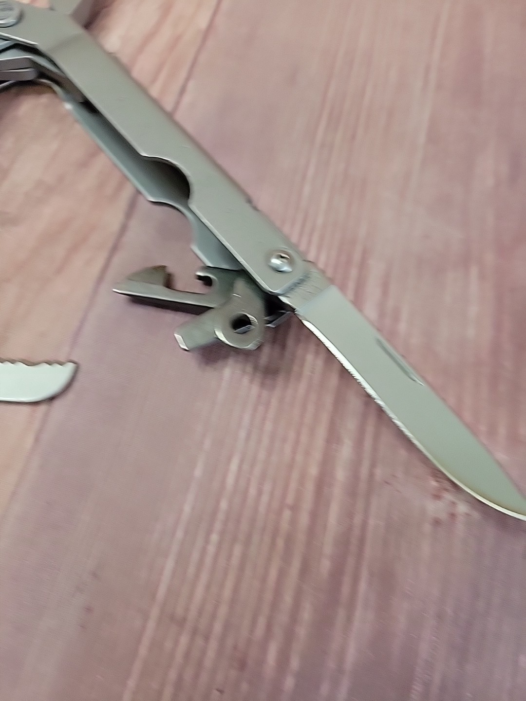 One Gerber MP600 Multi-tool Needle Nose With 8 Tools In One