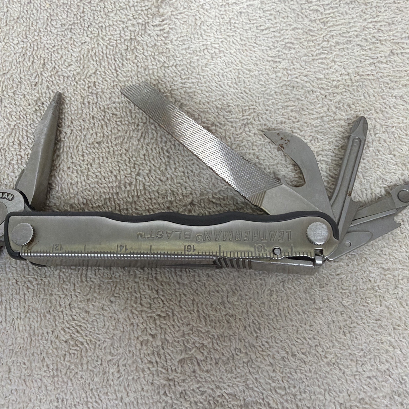 Leatherman BLAST Multi-Tool , Retired Multitool w/ Knife Pliers