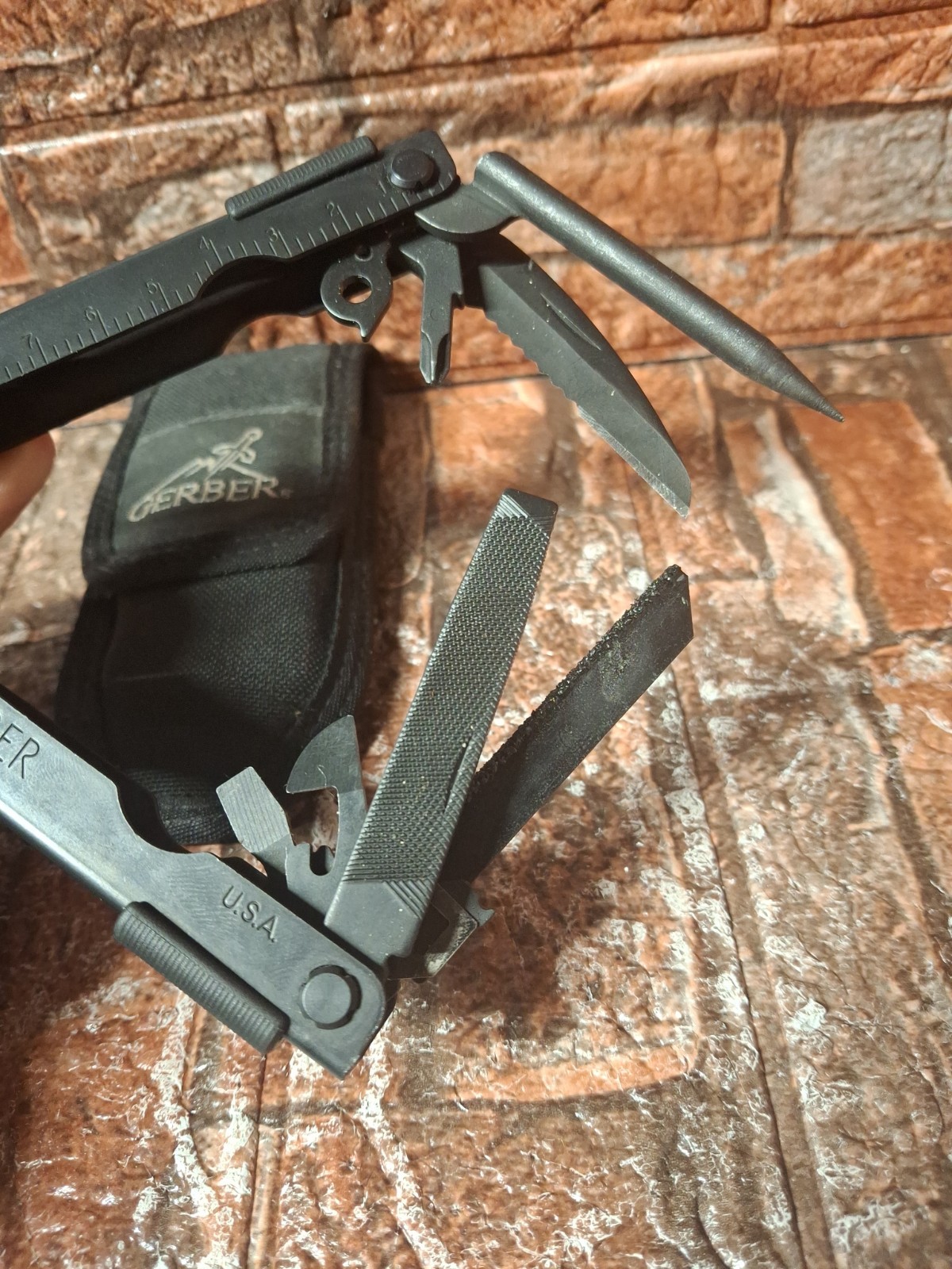 GERBER DET Needle Nose Multi-Plier MP600 Black w/RemGrit Explosive Punch Crimper