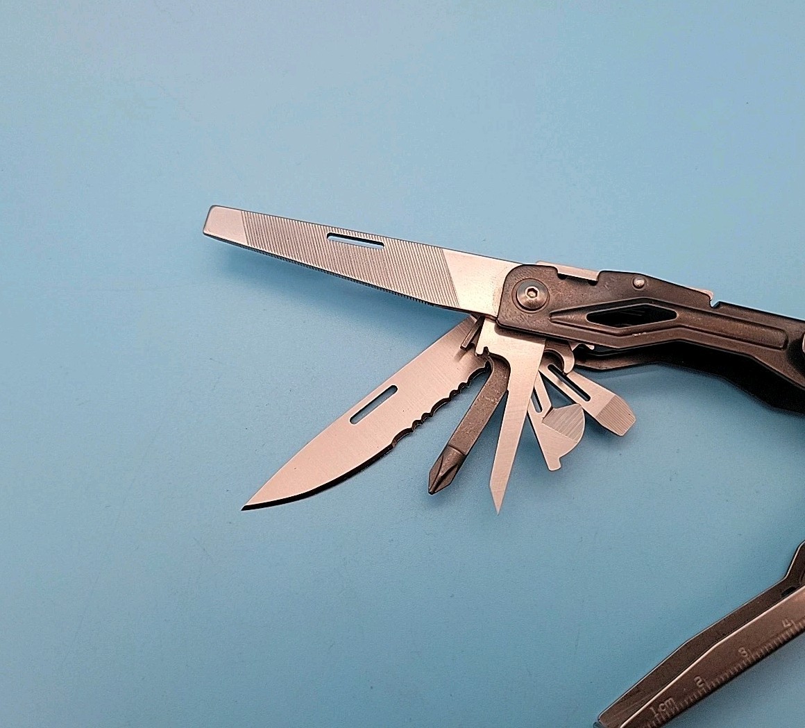 SOG Switchplier 2.0 Multi-Tool w/ One-Hand Plier Deploy – Knife, File