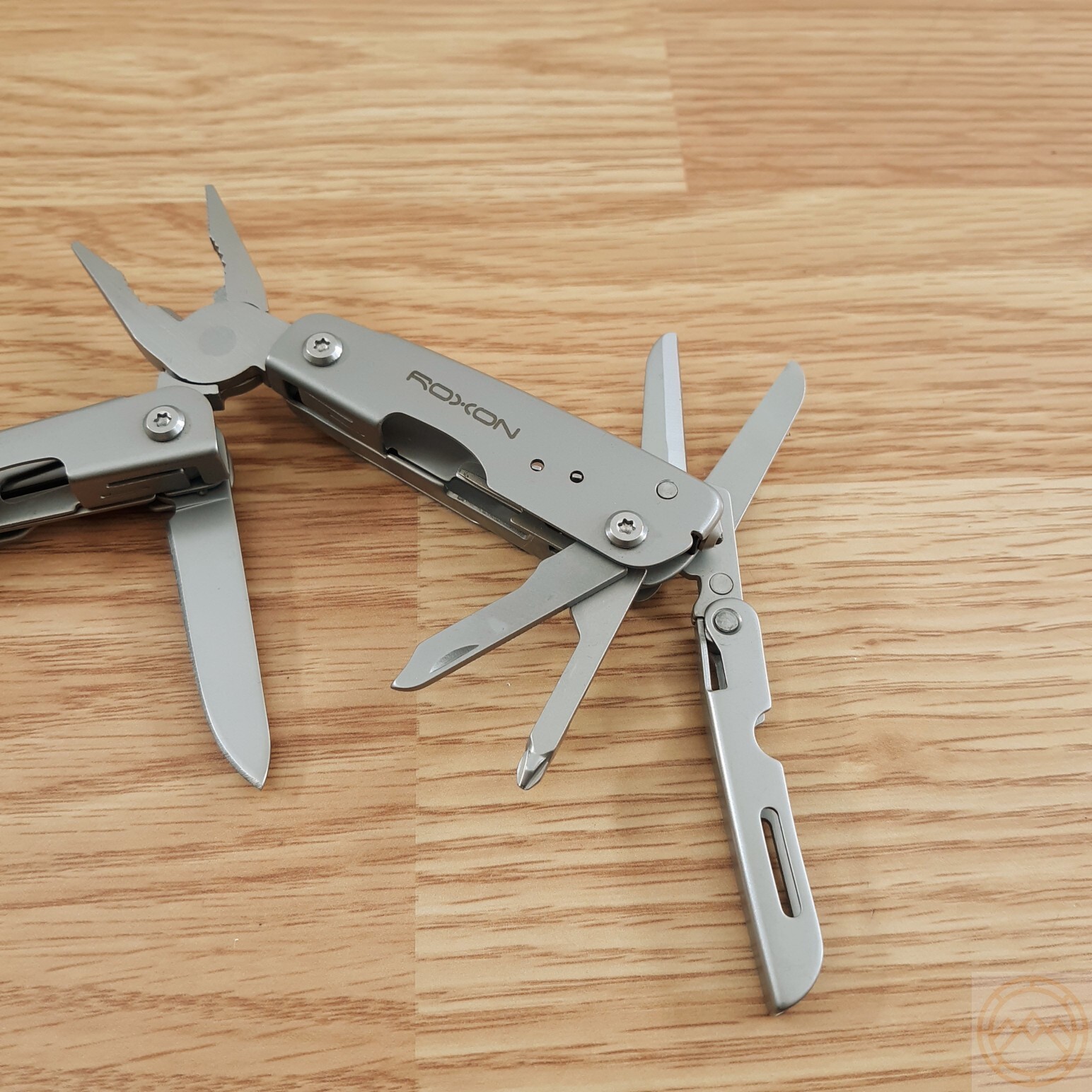 ROXON M2 Mini Multi-Tool Screwdrivers Can/Bottle Openers Pliers Glass Breaker