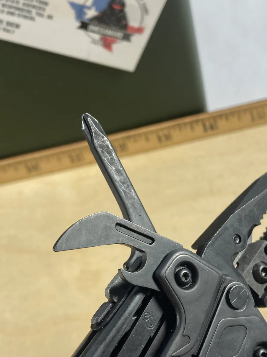 Leatherman OHT #O1. Light Scratches on handles but all tool look/feel brand new.