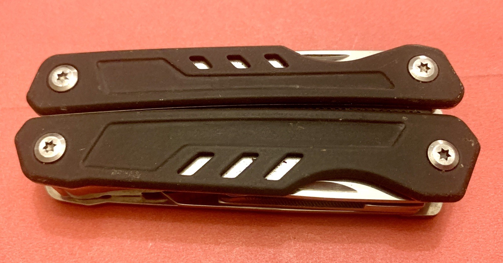 HIGH SIERRA 14-IN-1 MULTI-PLIERS TOOL RUBBER COATED COMPACT CARRIED NOT USED