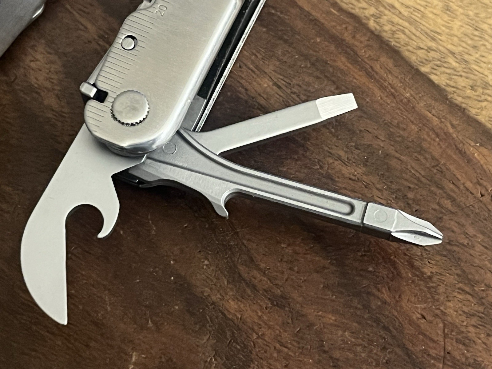 Leatherman Super Tool 300 Multitool SUPER NICE!! w/Beautiful Sheath