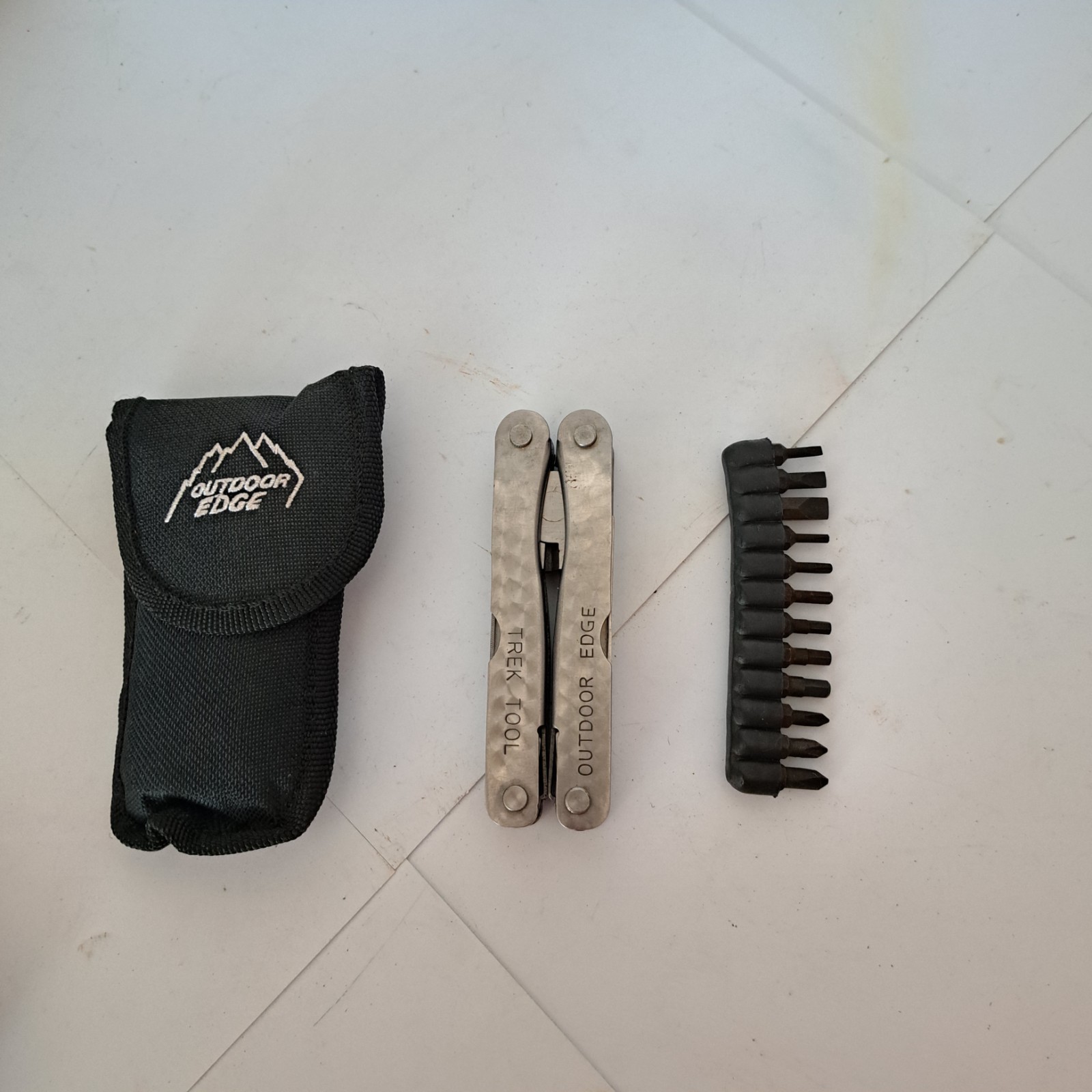Outdoor Edge Multi-tool With 12 Bits And Case
