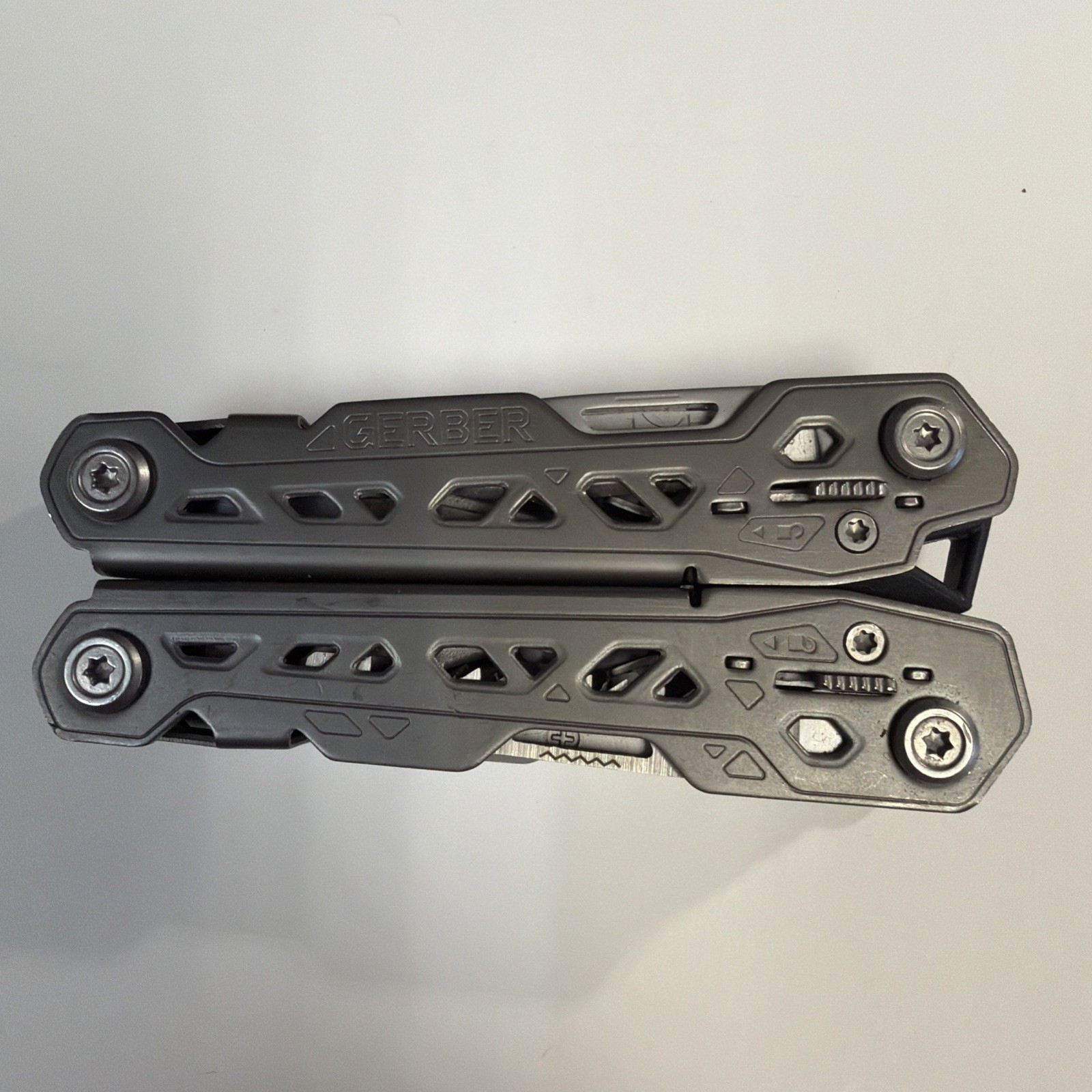 Gerber Truss 17-in-1 Multi Tool Dk Grey