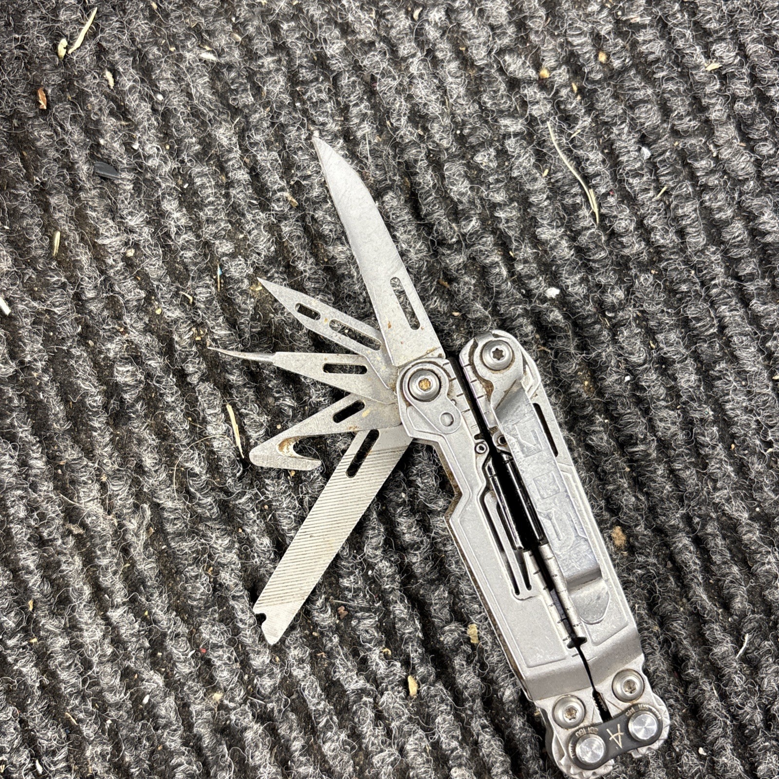 SOG POWER PINT MULTI TOOL PLIERS KNIFE SMALL (404)