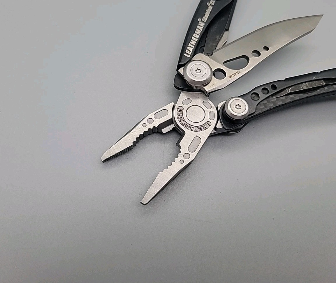 Leatherman Skeletool CX Multi-Tool – Dated 1018 – Plain Edge 154CM Blade