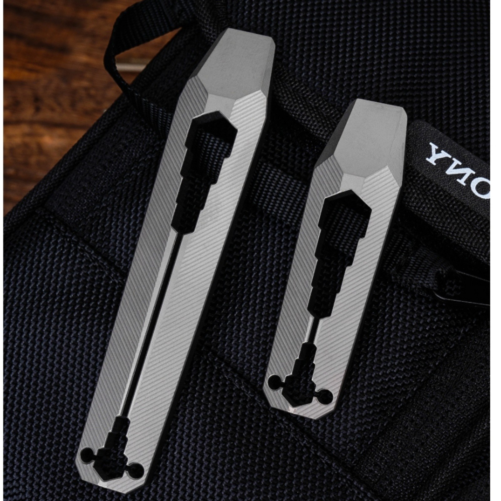 Titanium Alloy EDC Mini Pry Bar Keychain Wrench Portable Pocket Tool A++++