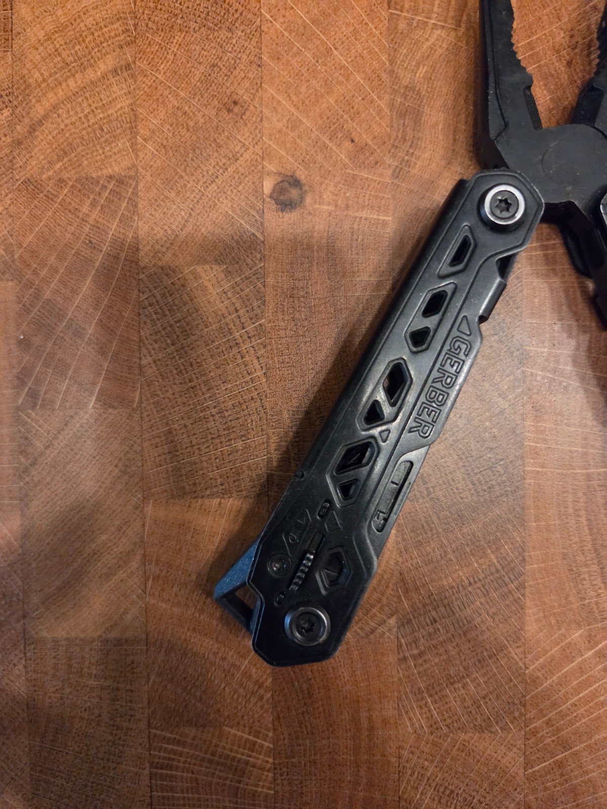 Gerber Truss 17-in-1 Tactical Multi Tool EDC Needle Nose Pliers
