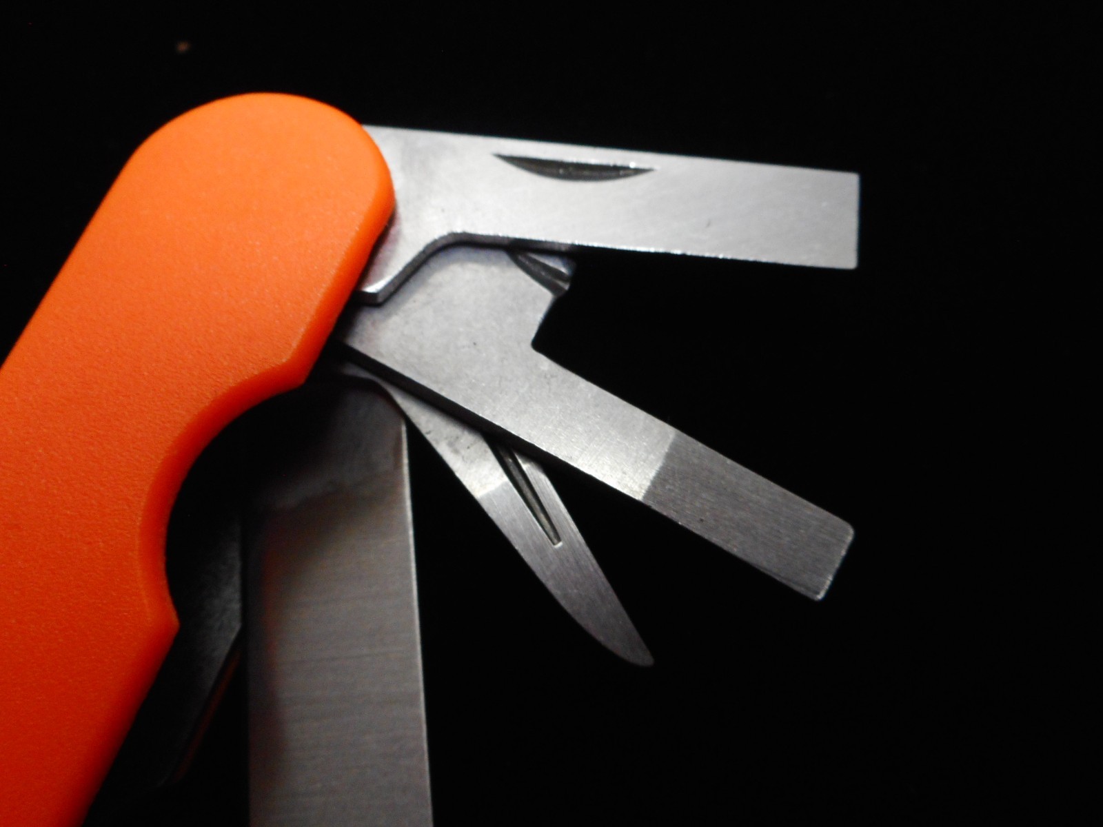 Orange Multi-Tool “COMPANION” – Folding Pliers, Blades, Screwdrivers – Outdoor S
