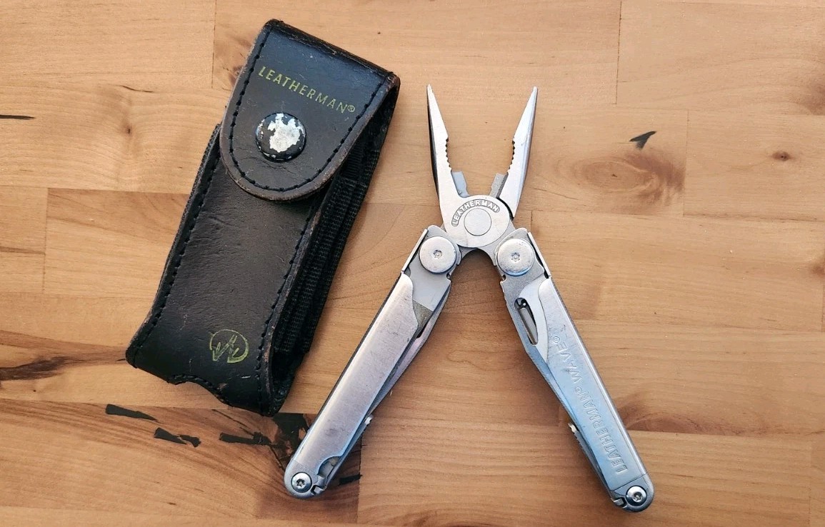Leatherman Wave Multi-Tool Pliers Pocket Knife w/ Sheath – Great Condition – U13