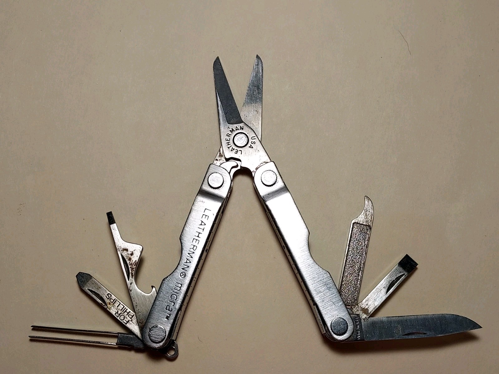 Leatherman USA Micra Keychain Pocket Multi-Tool Knife, Scissors, File 2.5″