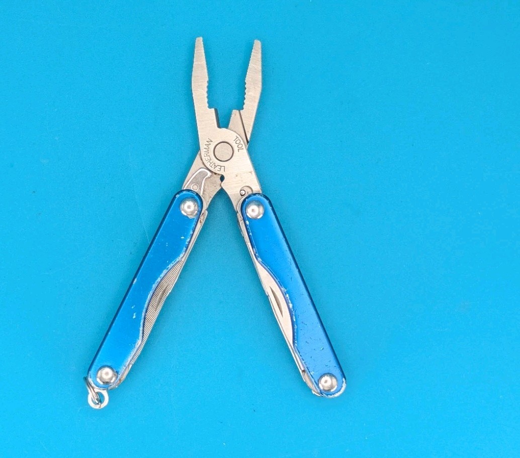 Leatherman Squirt P4 Multi-Tool, Key Ring, Retired, BLUE!