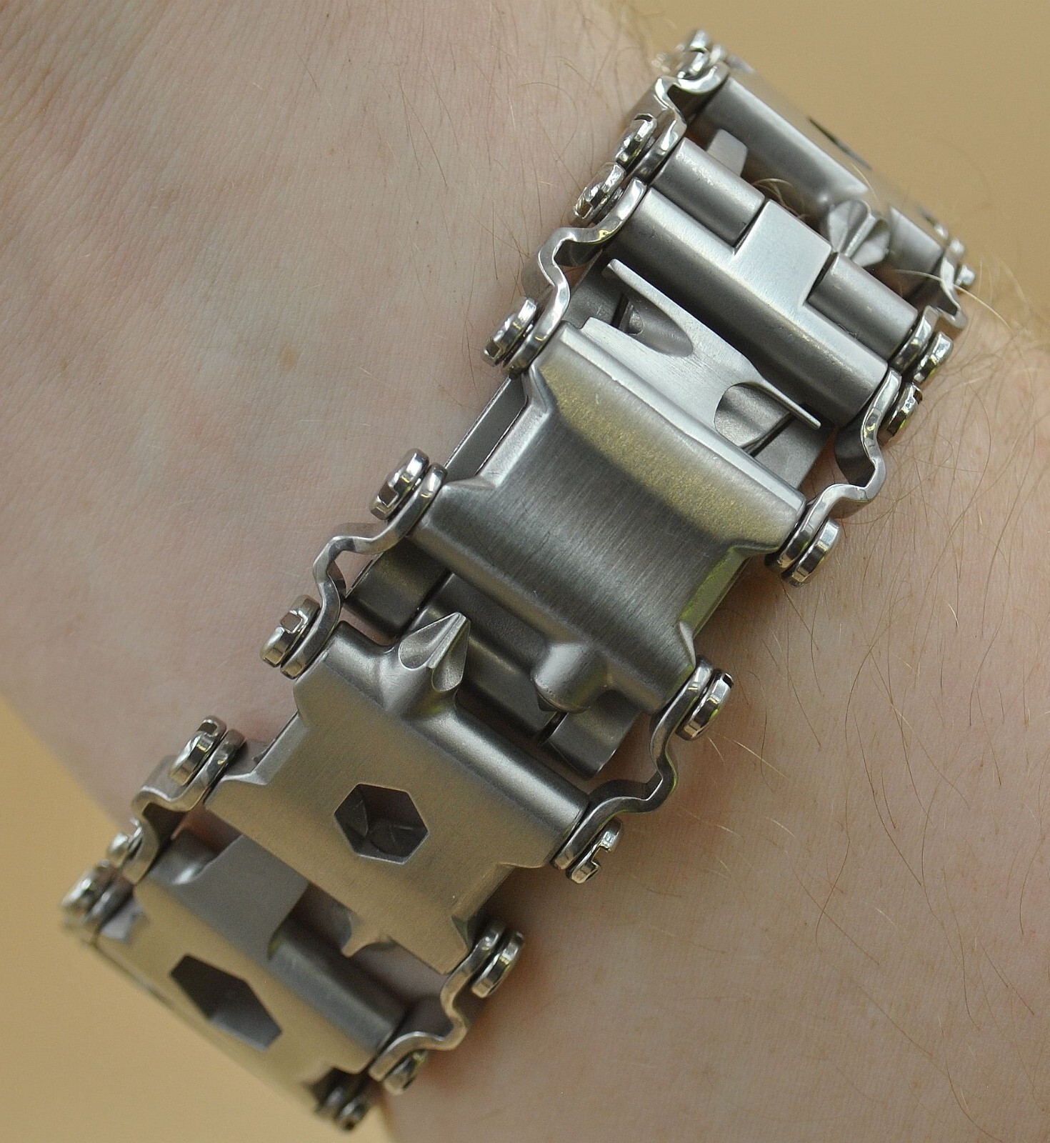 Multifunctional Stainless Steel Outdoor Survive Tool Bracelet