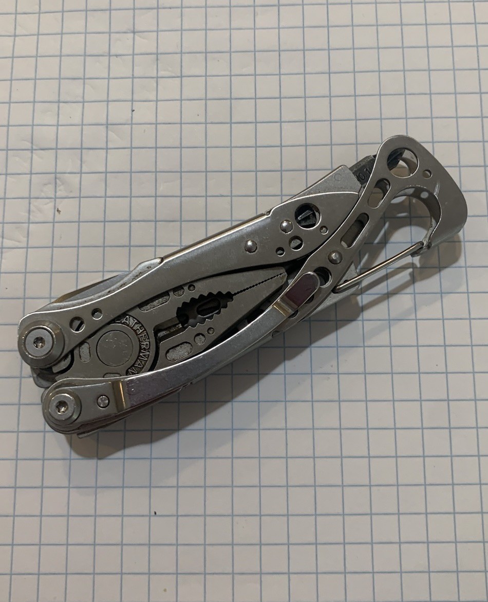 Leatherman Skeletool Multi-Tool Stainless Silver Combo Serrated Blade