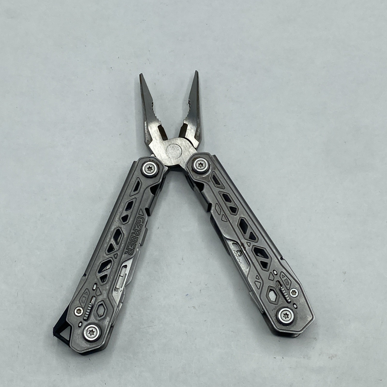 Gerber Truss Multi Tool – Gray