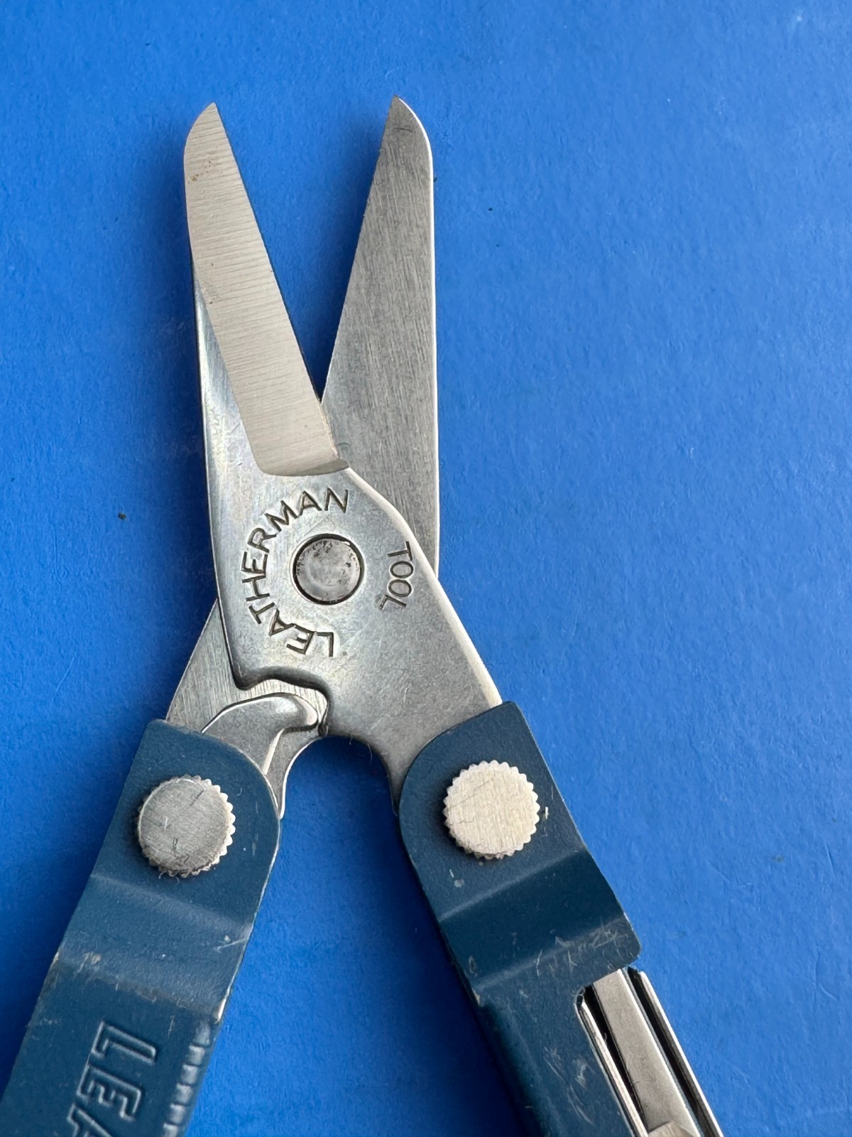 Leatherman Micra 10 in 1 Multitool Anodized Aluminum – Navy Blue