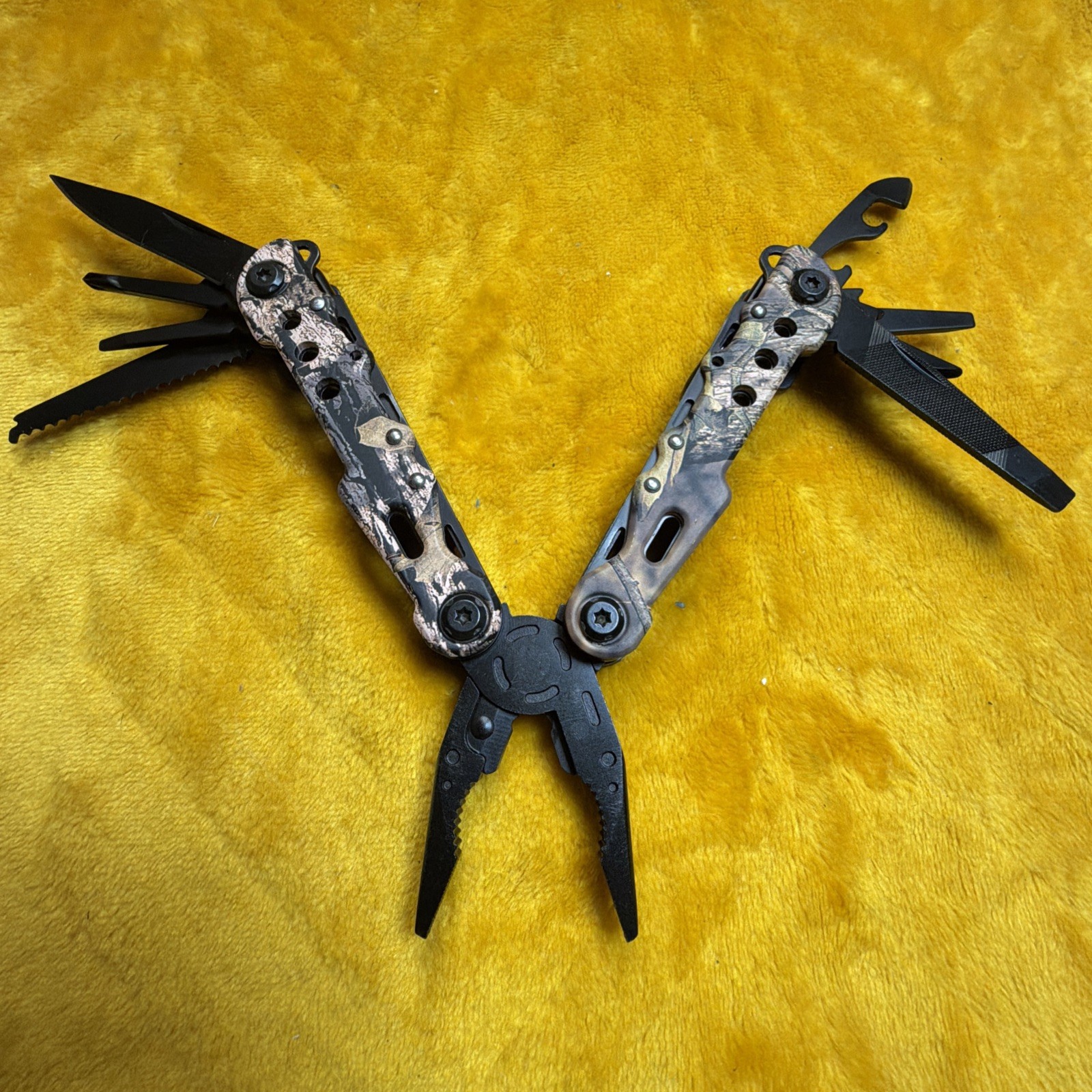 MOSSY OAK Multi-tool 13 in 1 Multi Function Pliers Folding Pocket Tool w/ Sheath