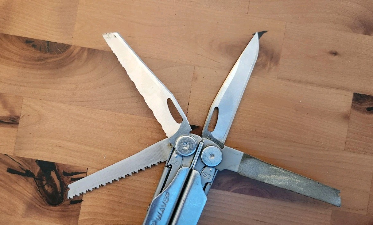 Leatherman Wave Multi-Tool Pliers Pocket Knife w/ Sheath – Great Condition – U13