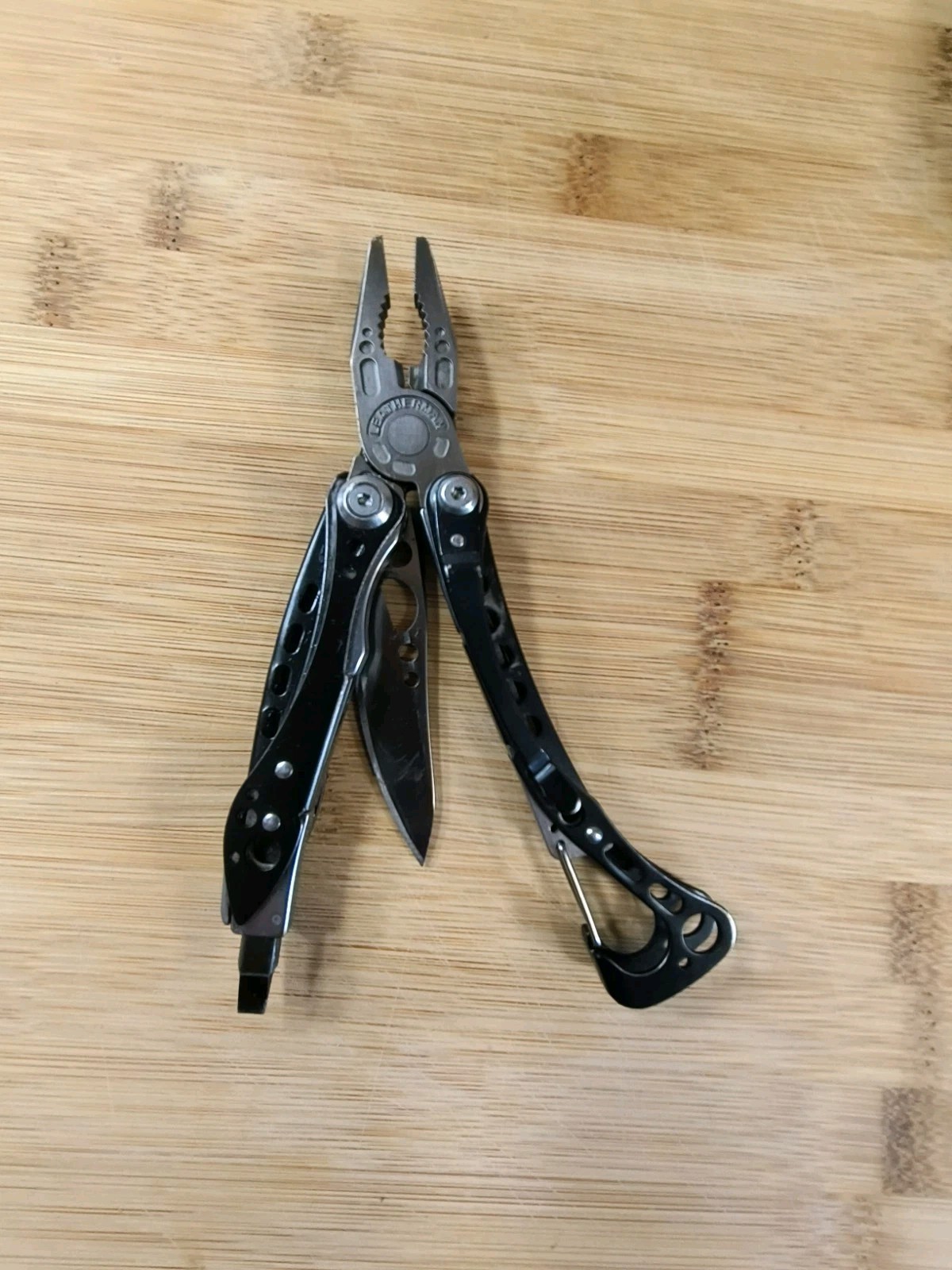 Leatherman Wave Black Oxide / Sheath/Leatherman Skeletool Cx Black Carbon Fiber