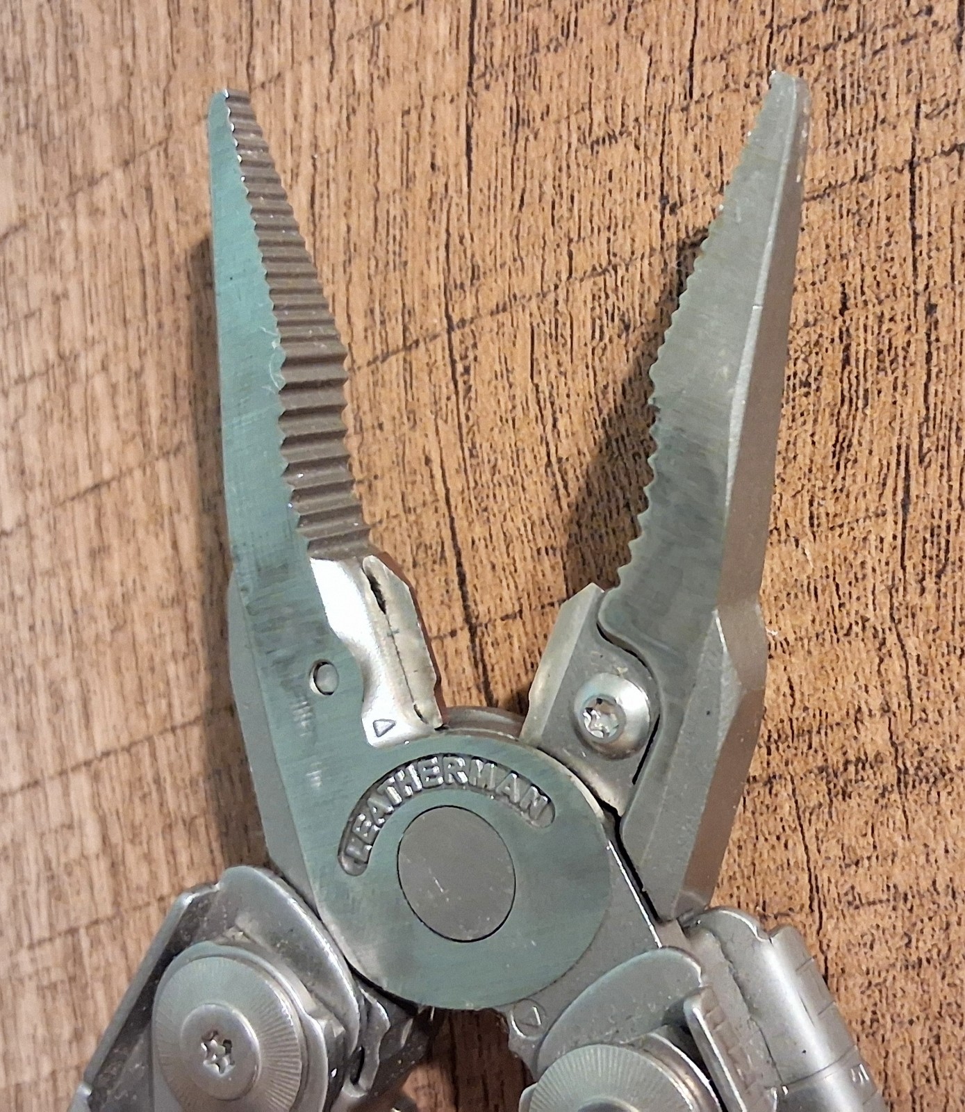 Leatherman Surge Multi-Tool Stainless Steel – Near Mint