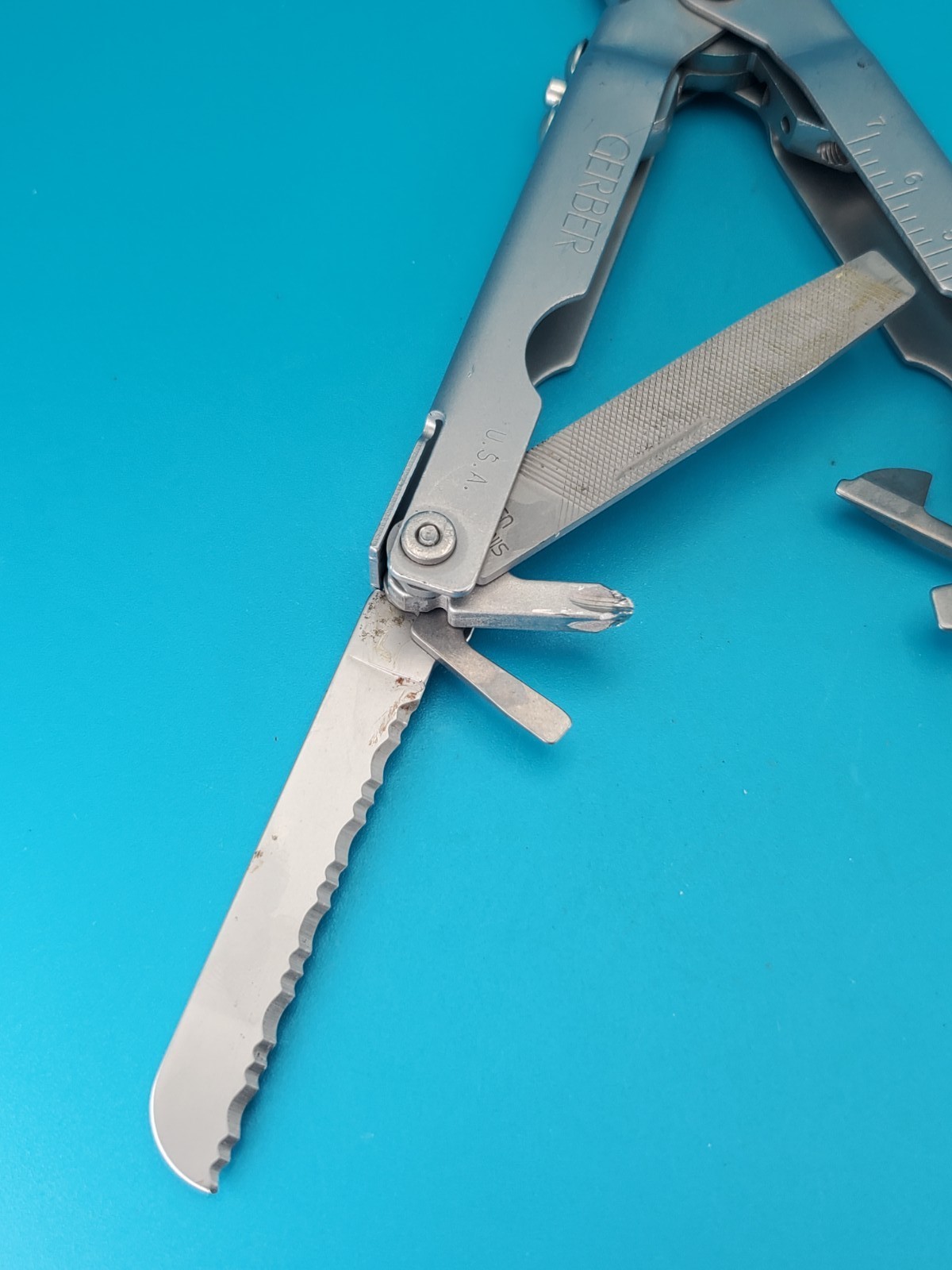 Gerber Vintage Stainless Steel Bluntnose MP400 Multi-Tool! *BLADE CHIPPED*
