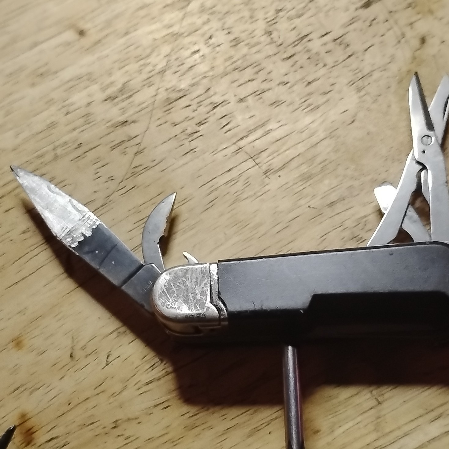 Columbia 6-in-1 Multi-Tool Part Serrated Stainless Blade Black/Silver