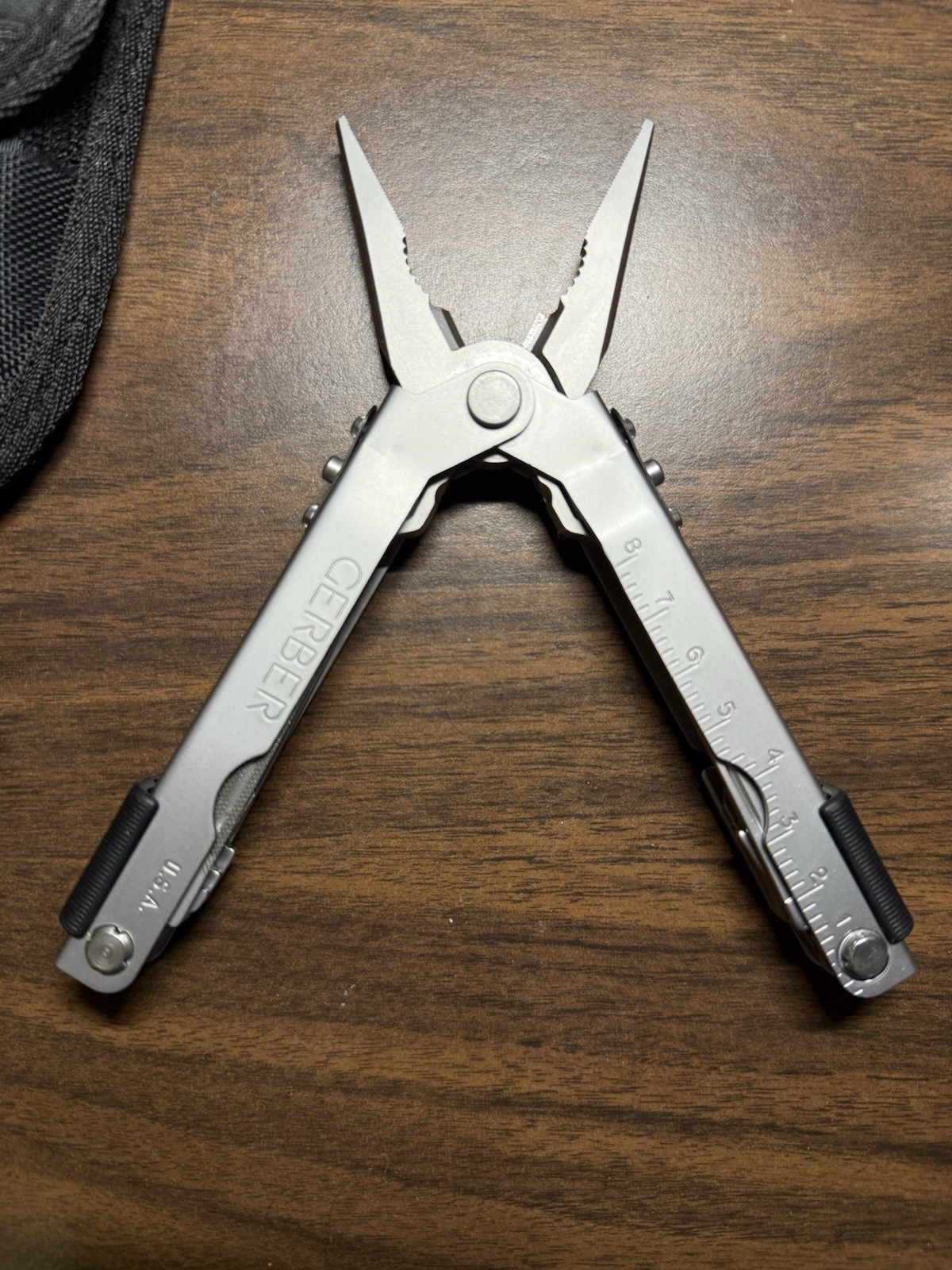 GERBER LEGENDARY BLADES USA MULTITOOL MP600 W/ SHEATH AND BITS