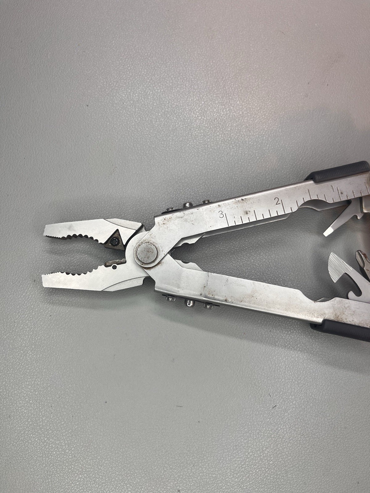 Gerber bluntnose with replaceable tungsten carbide cutters, wharncliffe blade