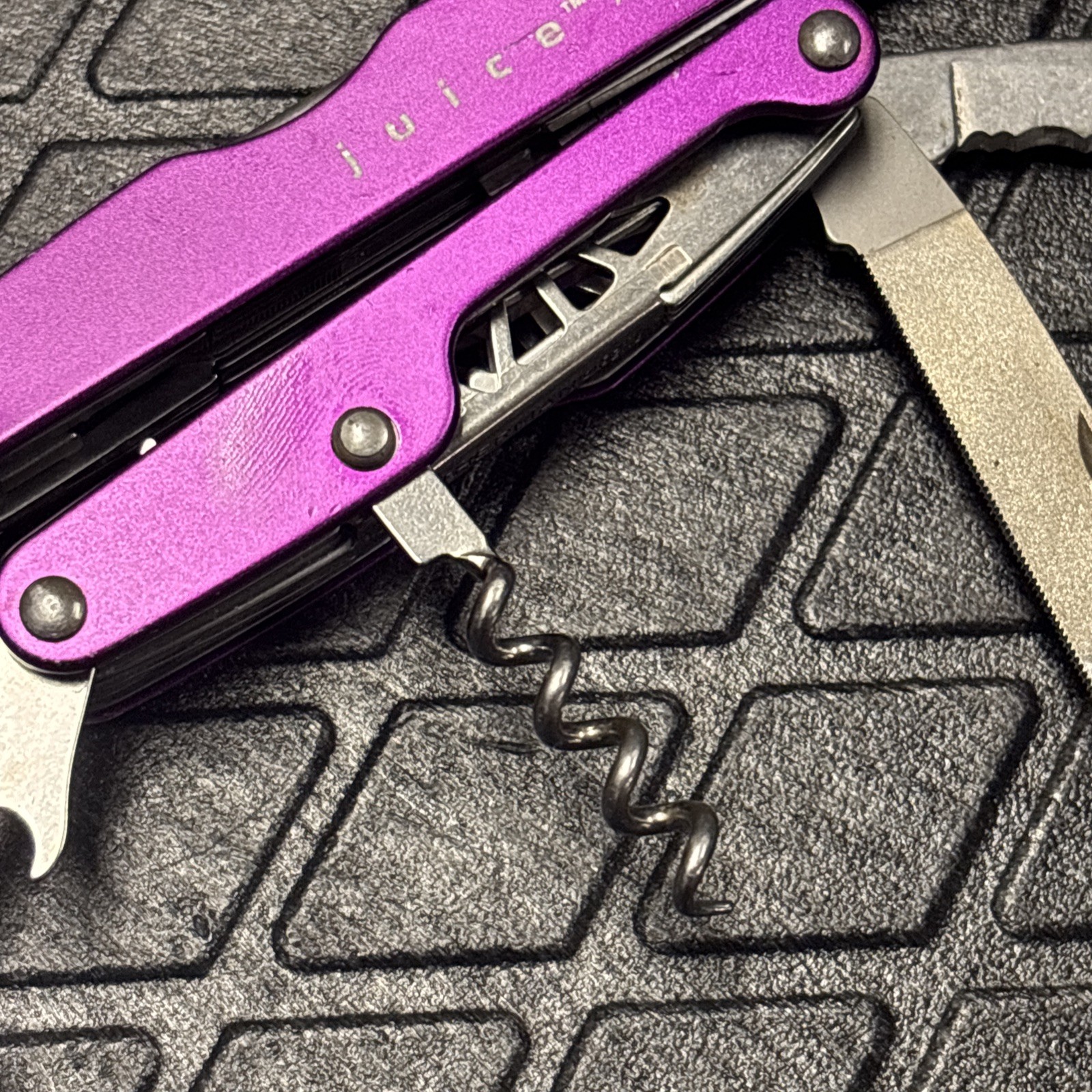 RARE Retired Leatherman Juice XE6 Thunder Purple